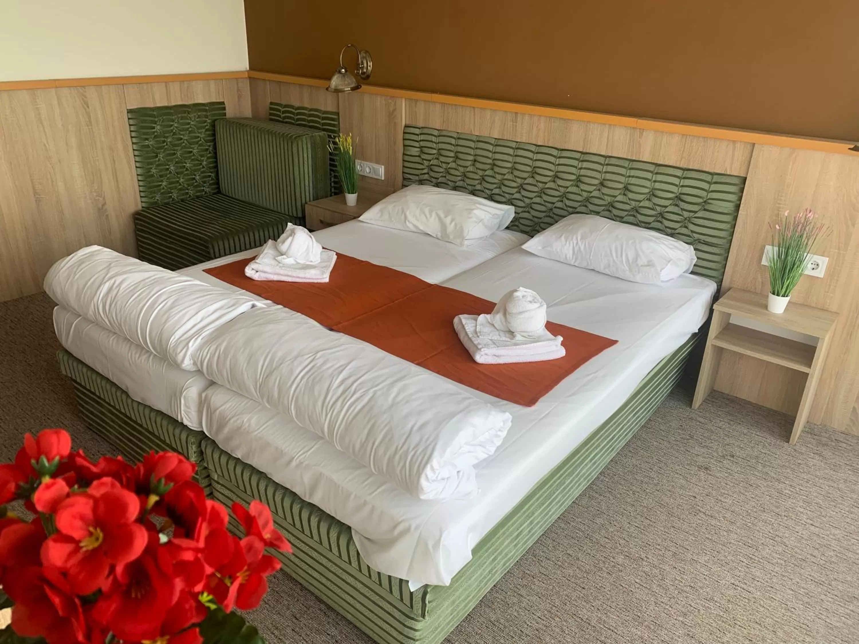 Bed in Várfal Wellness Panzió