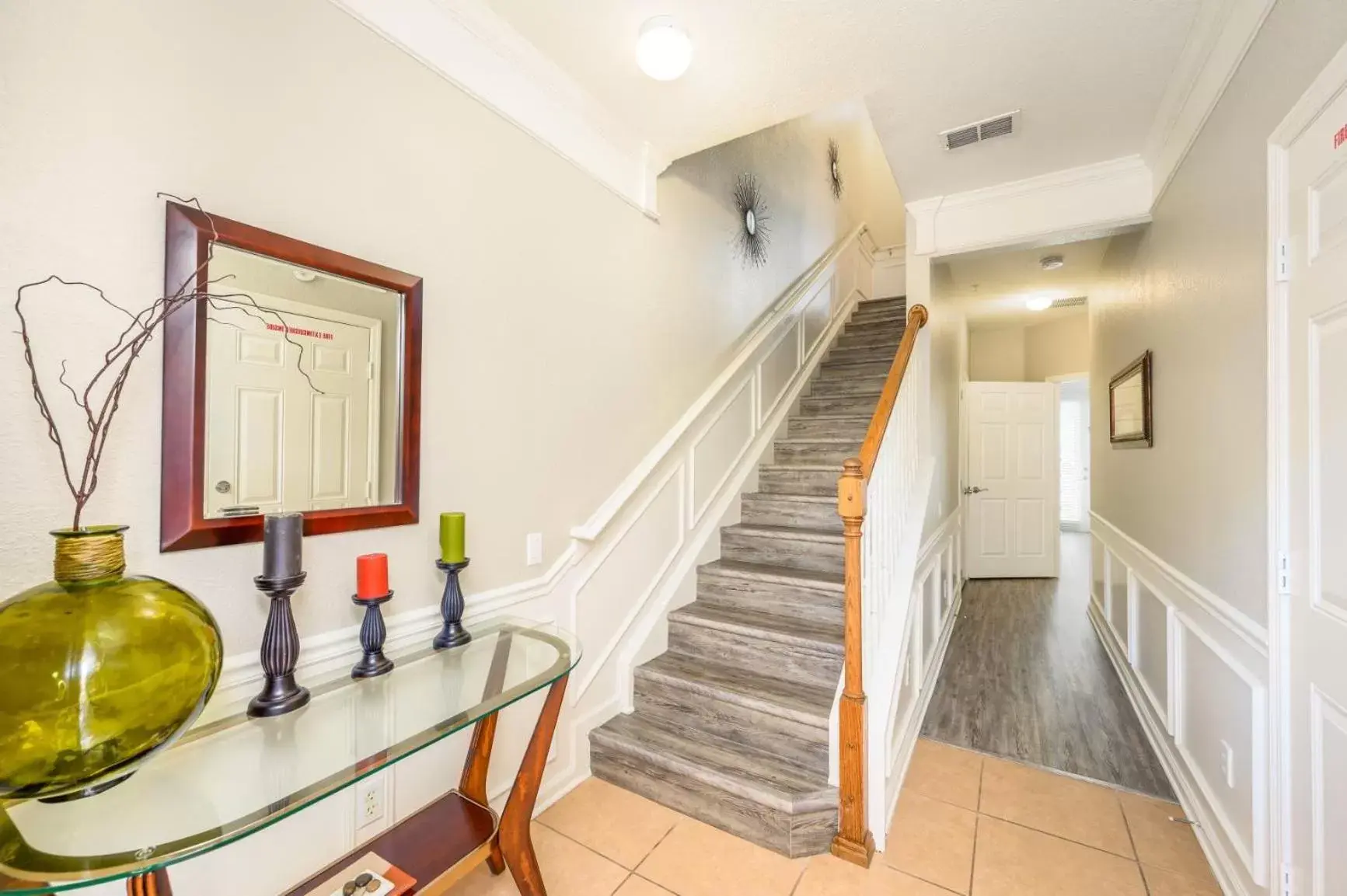 Three-Bedroom Townhouse in Vista Cay Resort by Millenium at Universal Blvd. Three-Bedroom Townhouse in Vista Cay Resort by Millenium at Universal Blvd.