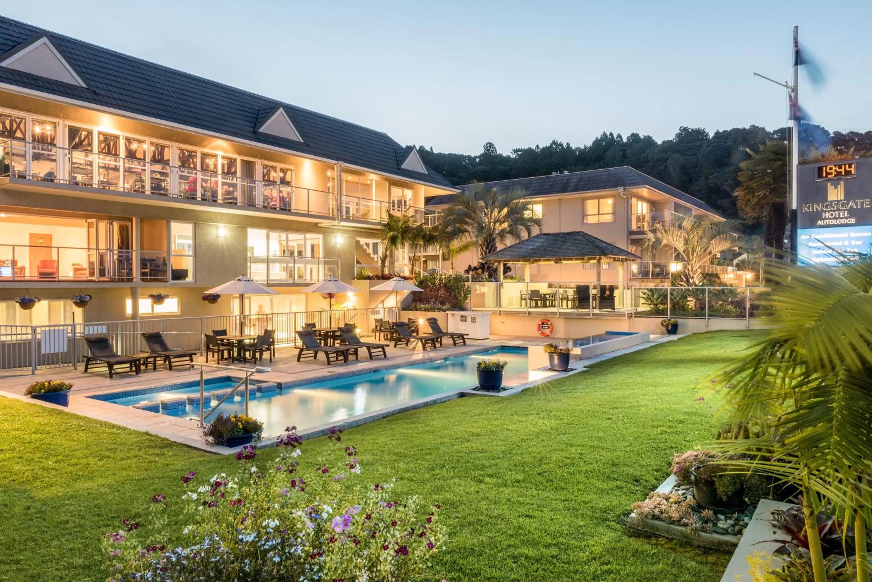 Property building in Kingsgate Hotel Autolodge Paihia