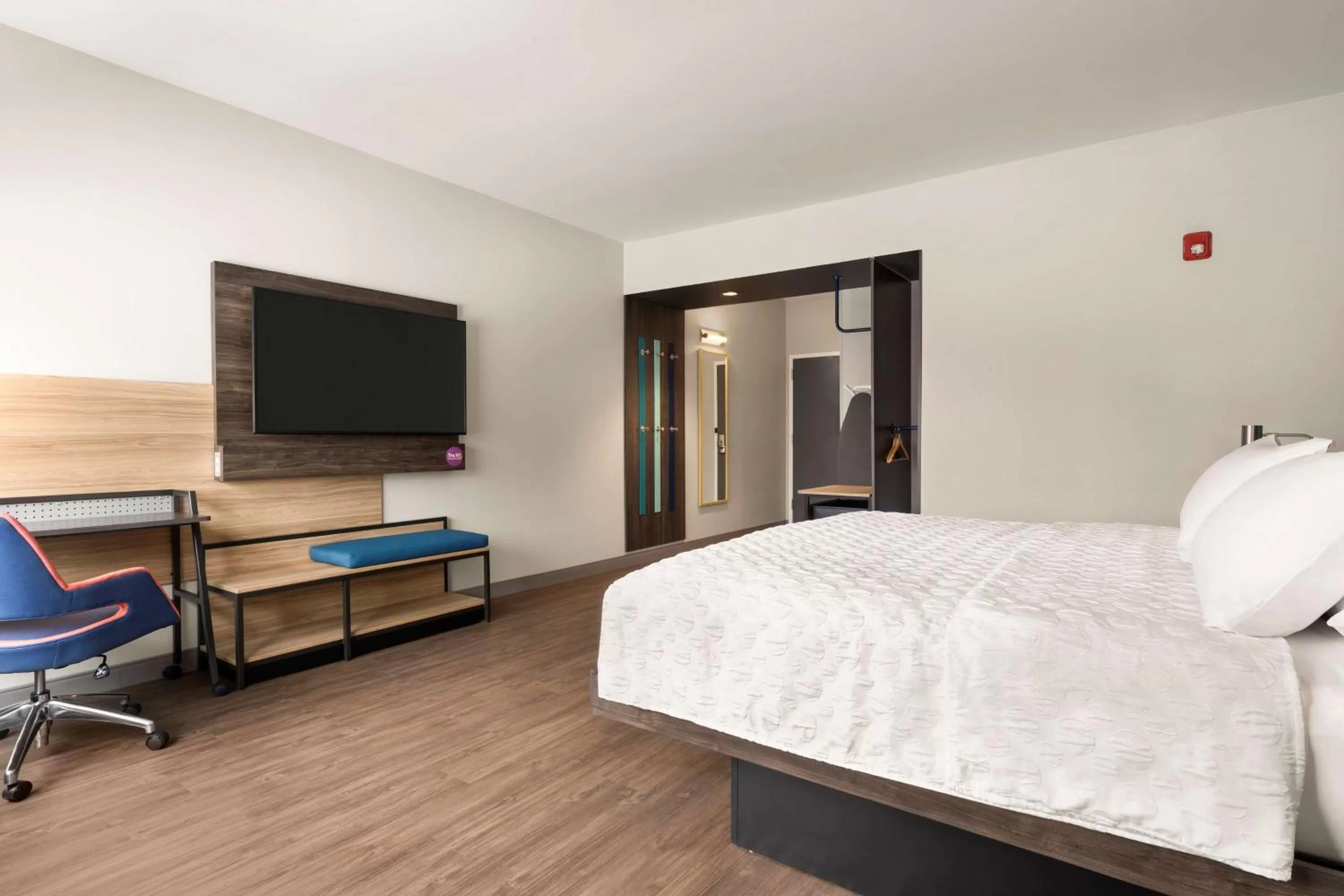 Bed in Tru By Hilton Albany Airport, Ny