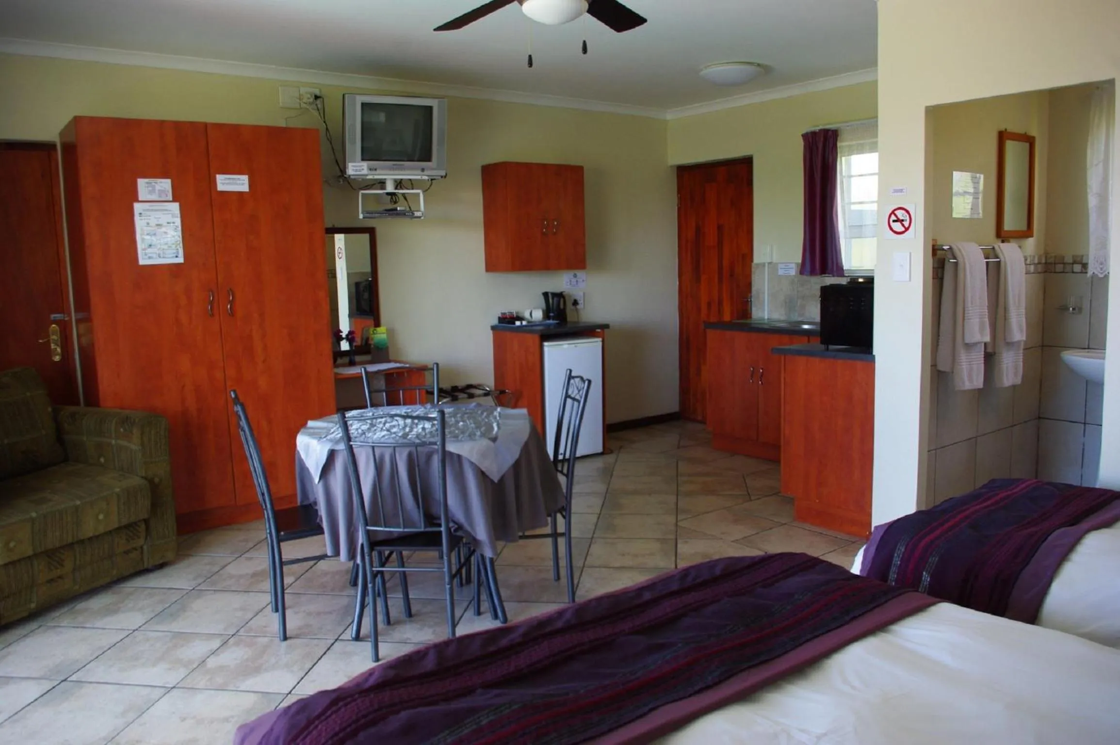 Kitchen or kitchenette in Aqua Marine Guest House