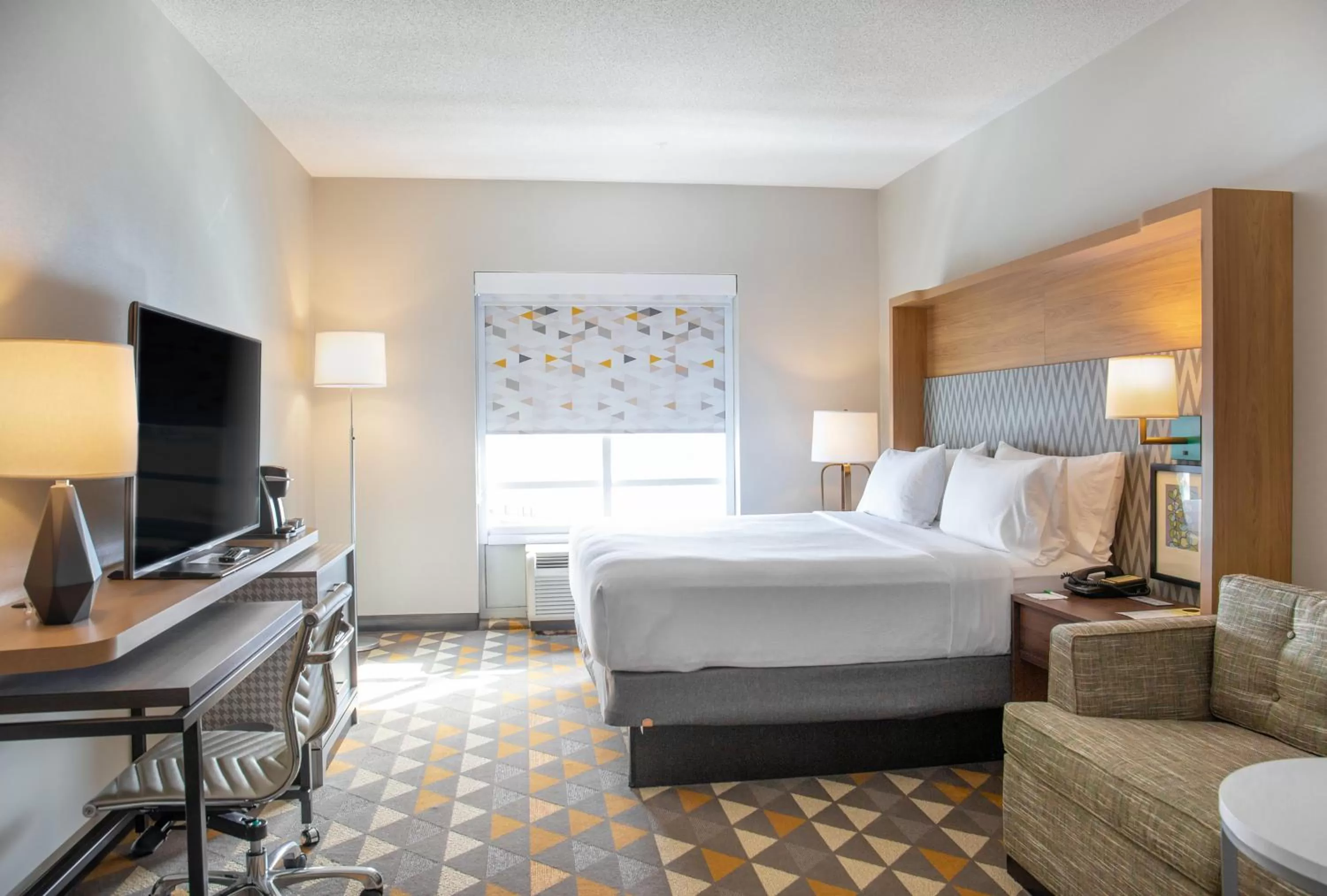 Bedroom, Bed in Holiday Inn Toledo - Maumee I-80/90 by IHG