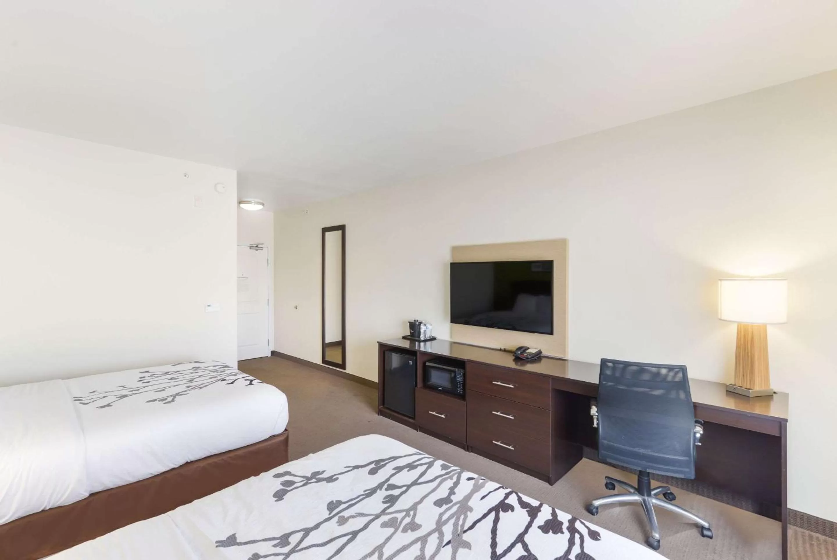 Photo of the whole room, Bed in Sleep Inn & Suites Midland West