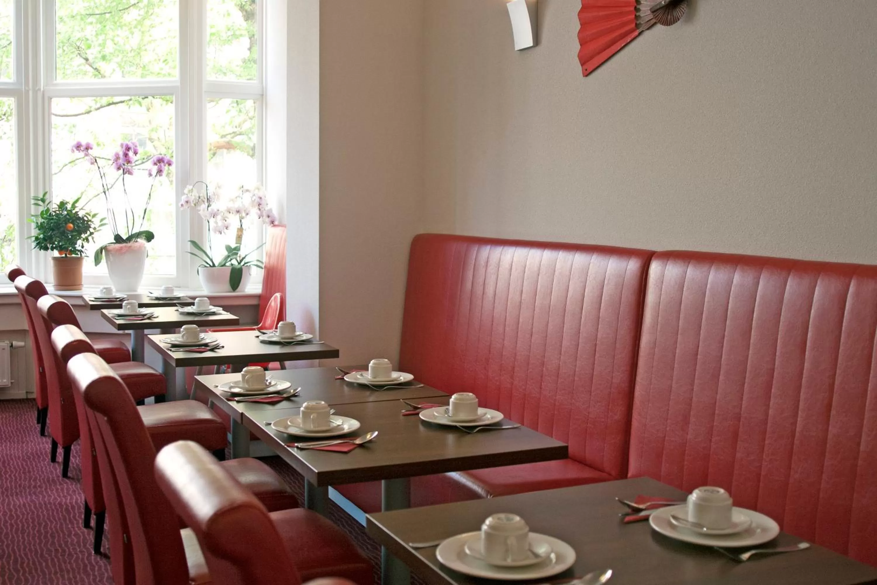 Restaurant/places to eat in Hotel Allure