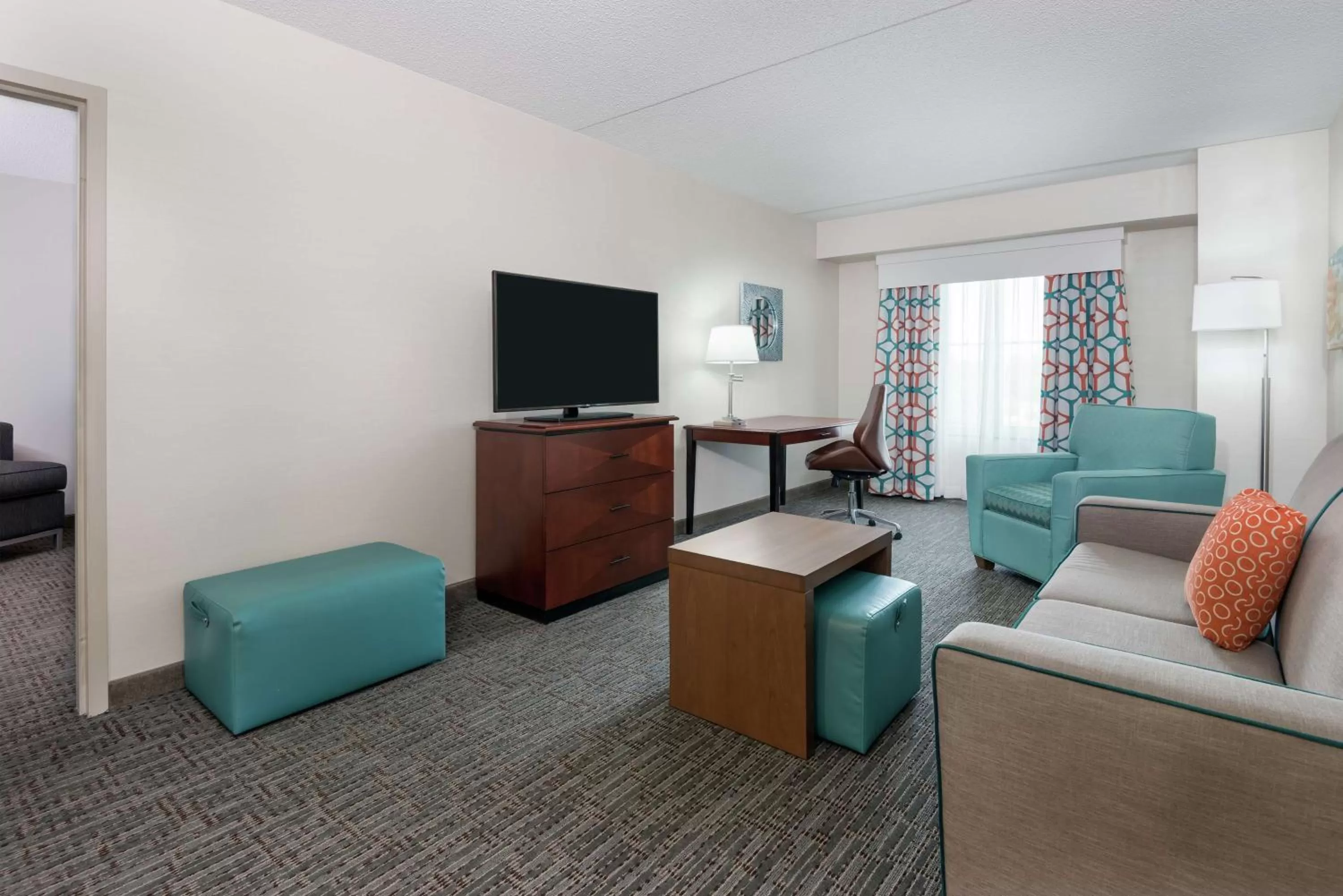 Living room in Homewood Suites by Hilton Cleveland-Beachwood