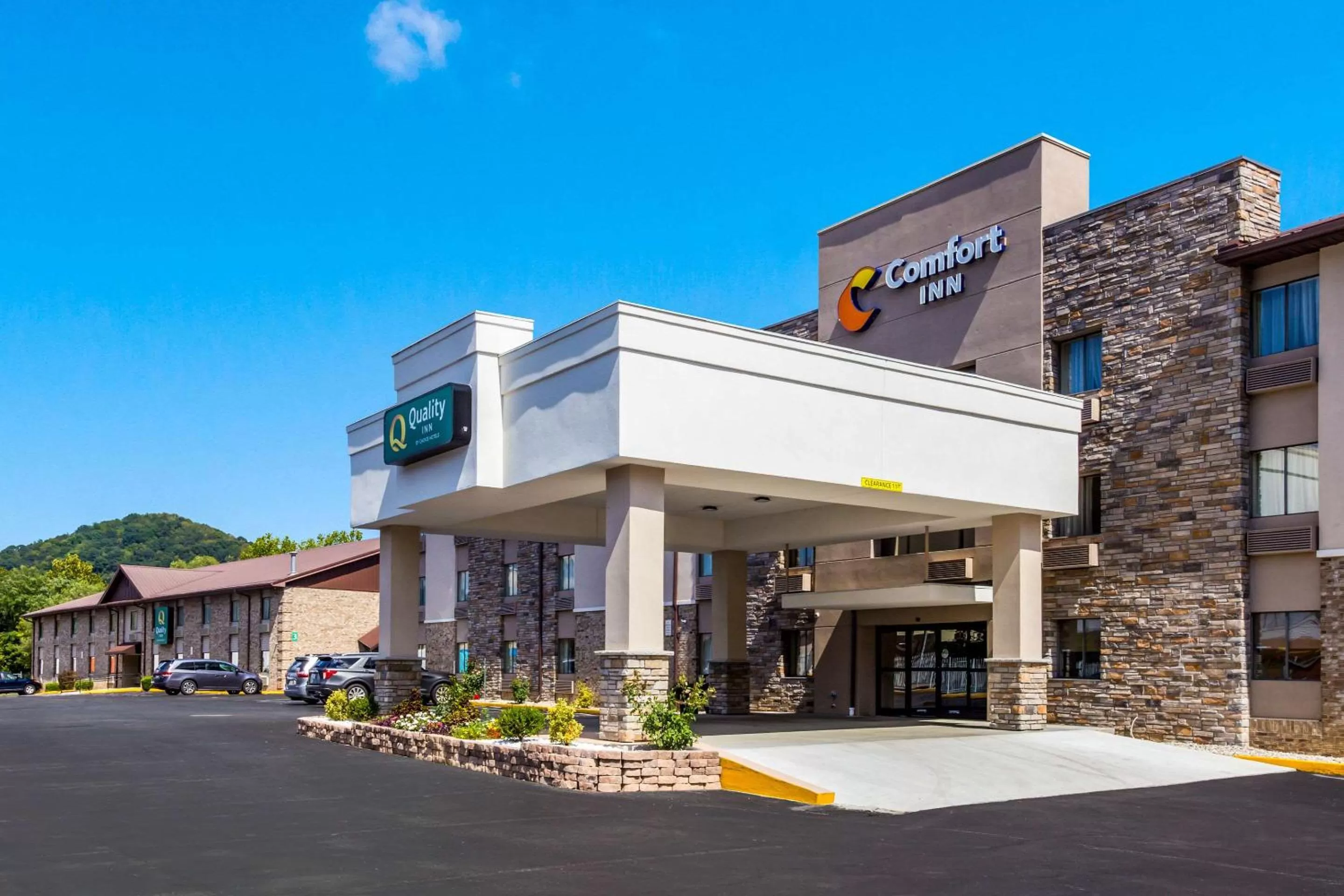 Property building in Quality Inn Charleston South