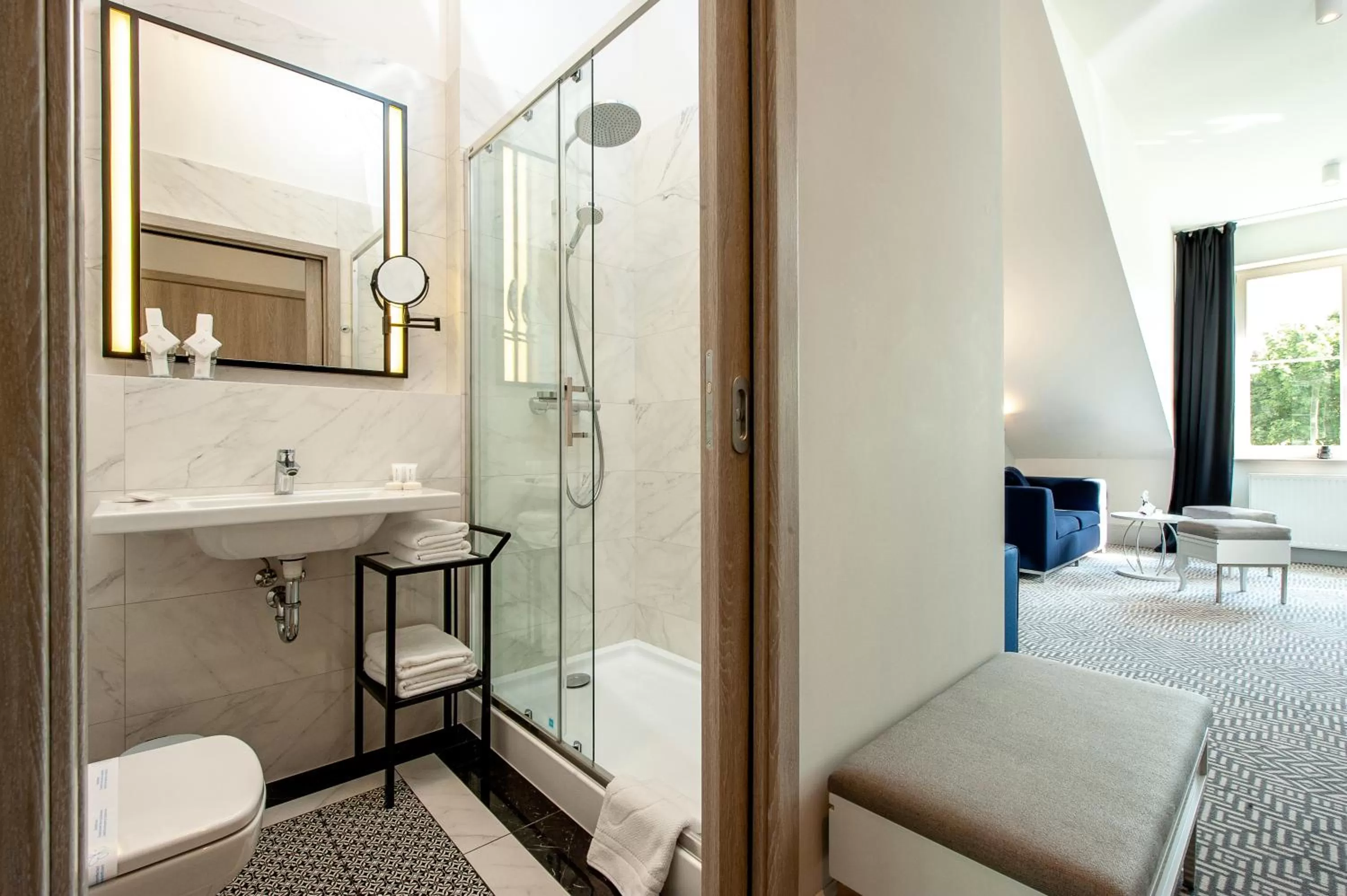 Shower in Amber Design Residence