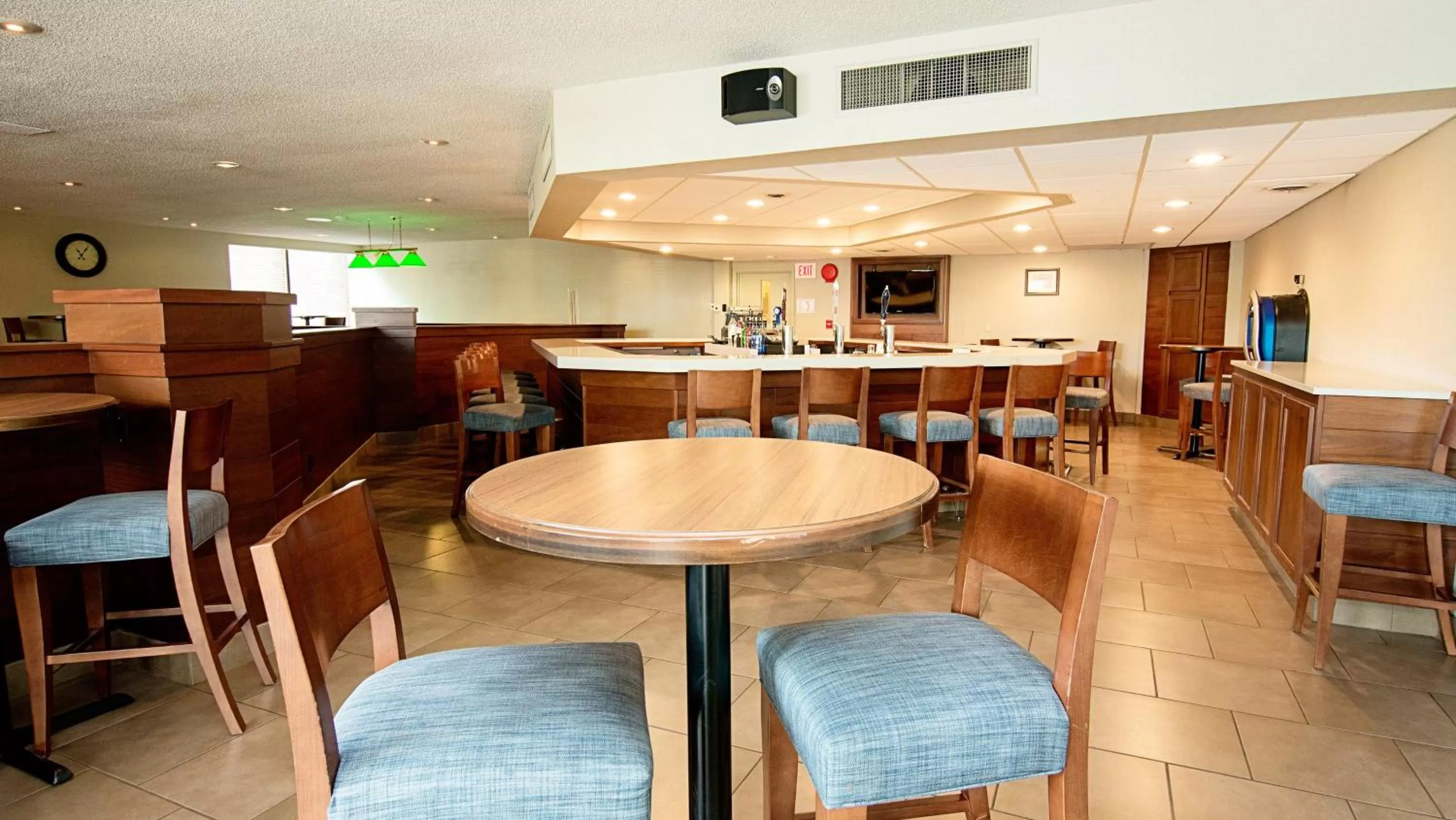 Lounge or bar in Clarion Inn Elmira-Horseheads