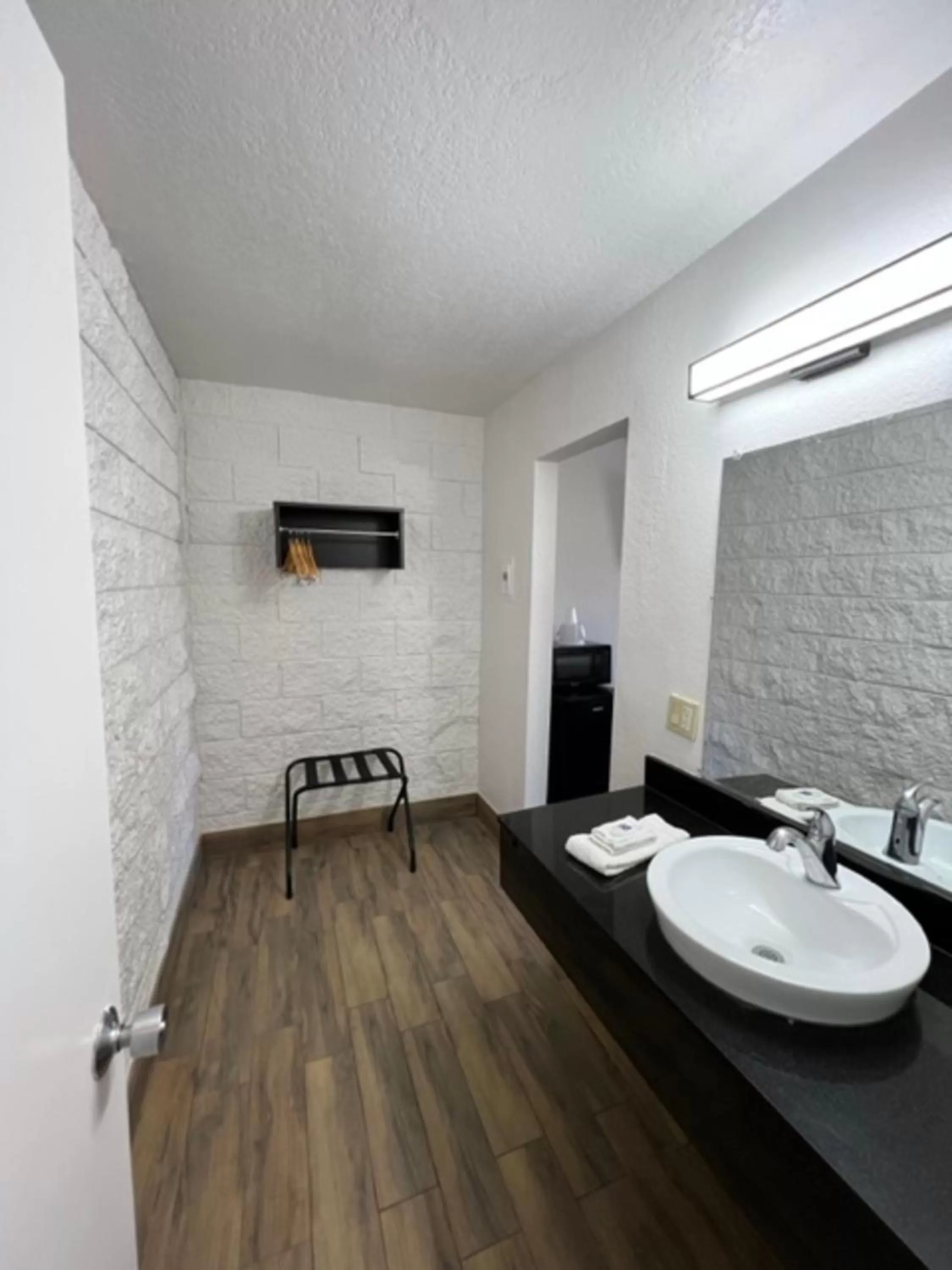 Bathroom in Motel 6-Orange, CA - Anaheim