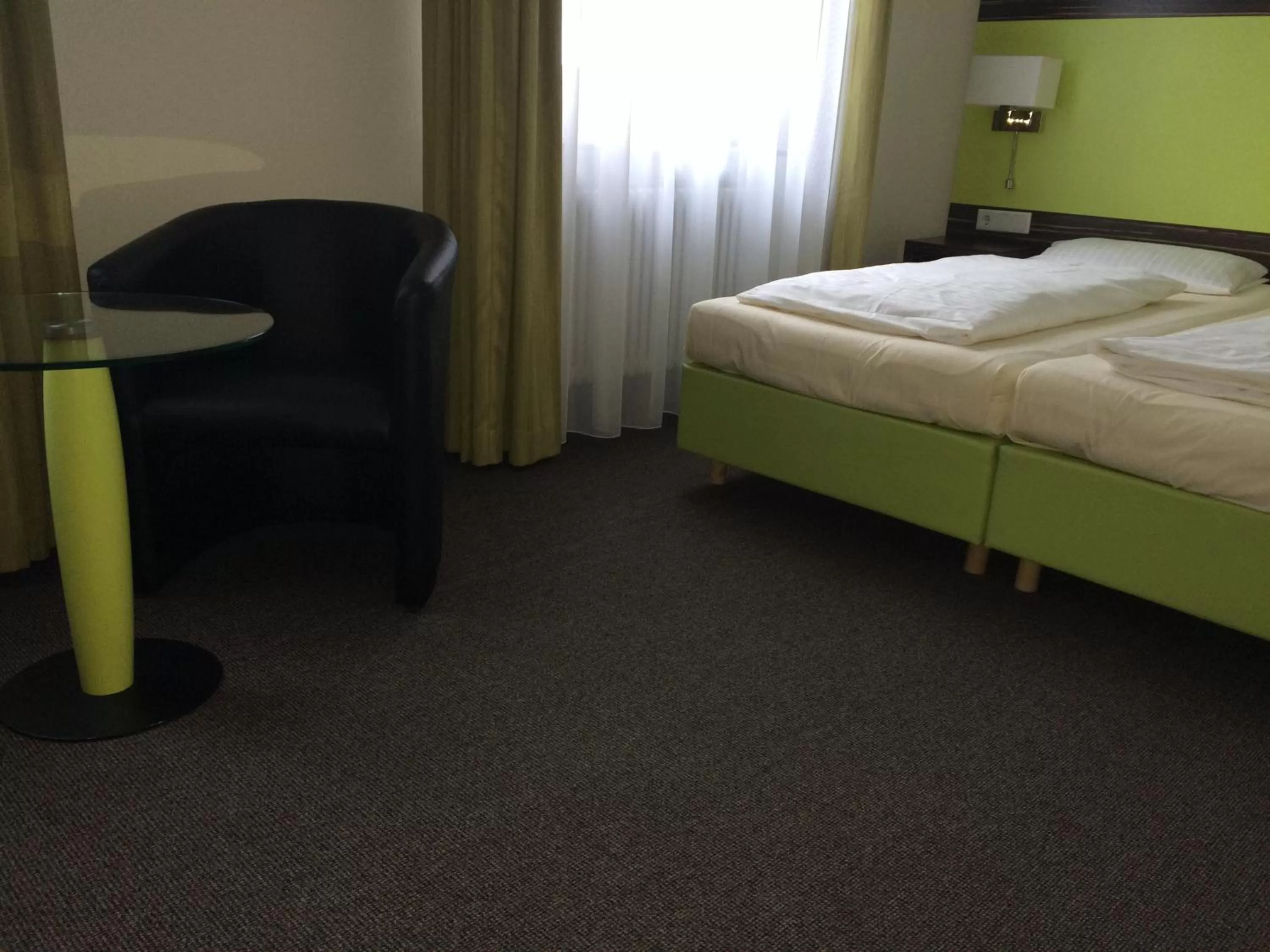 Photo of the whole room, Bed in Behringers City Hotel Nürnberg