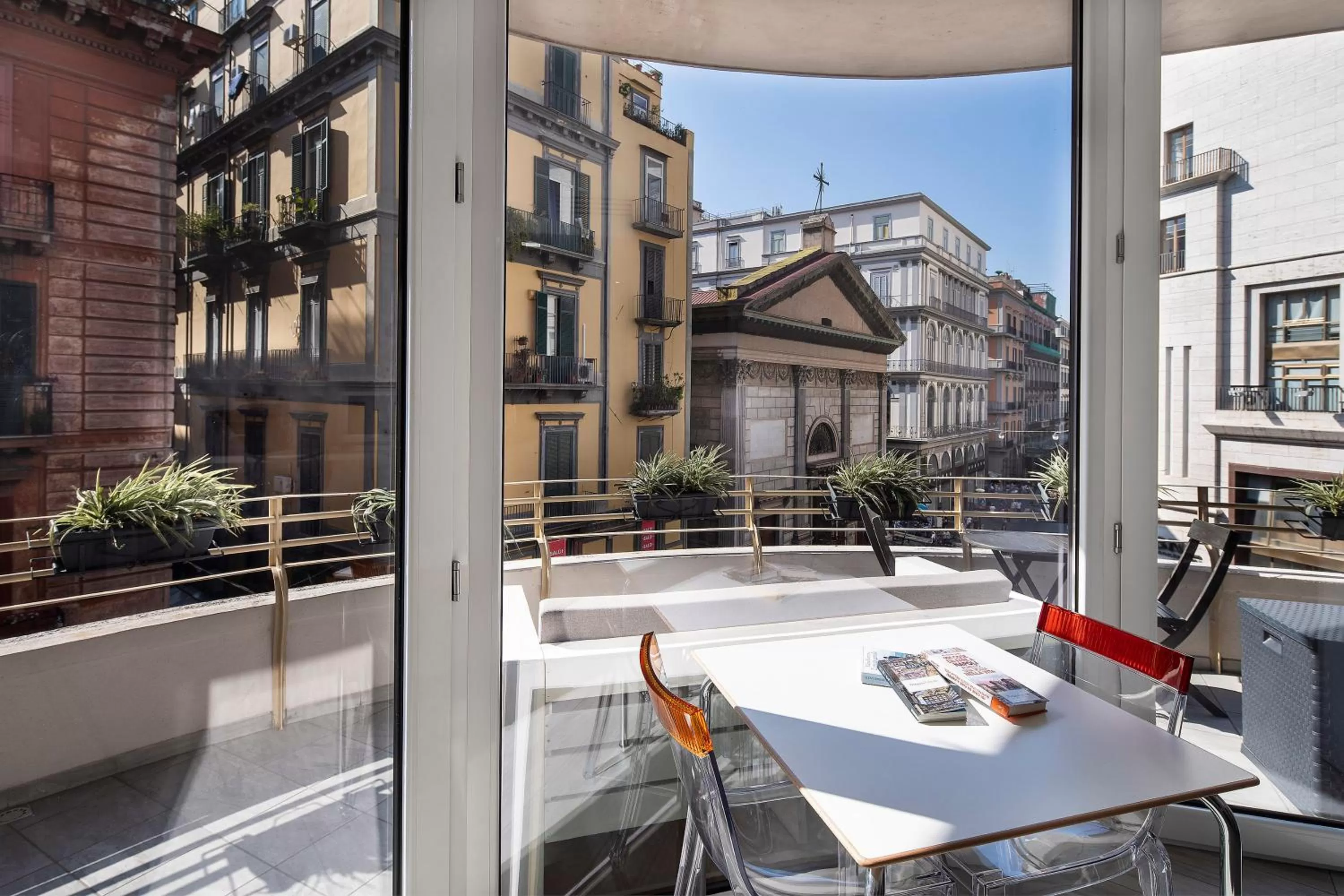 Communal lounge/ TV room in IstayinToledo Luxury Guest House