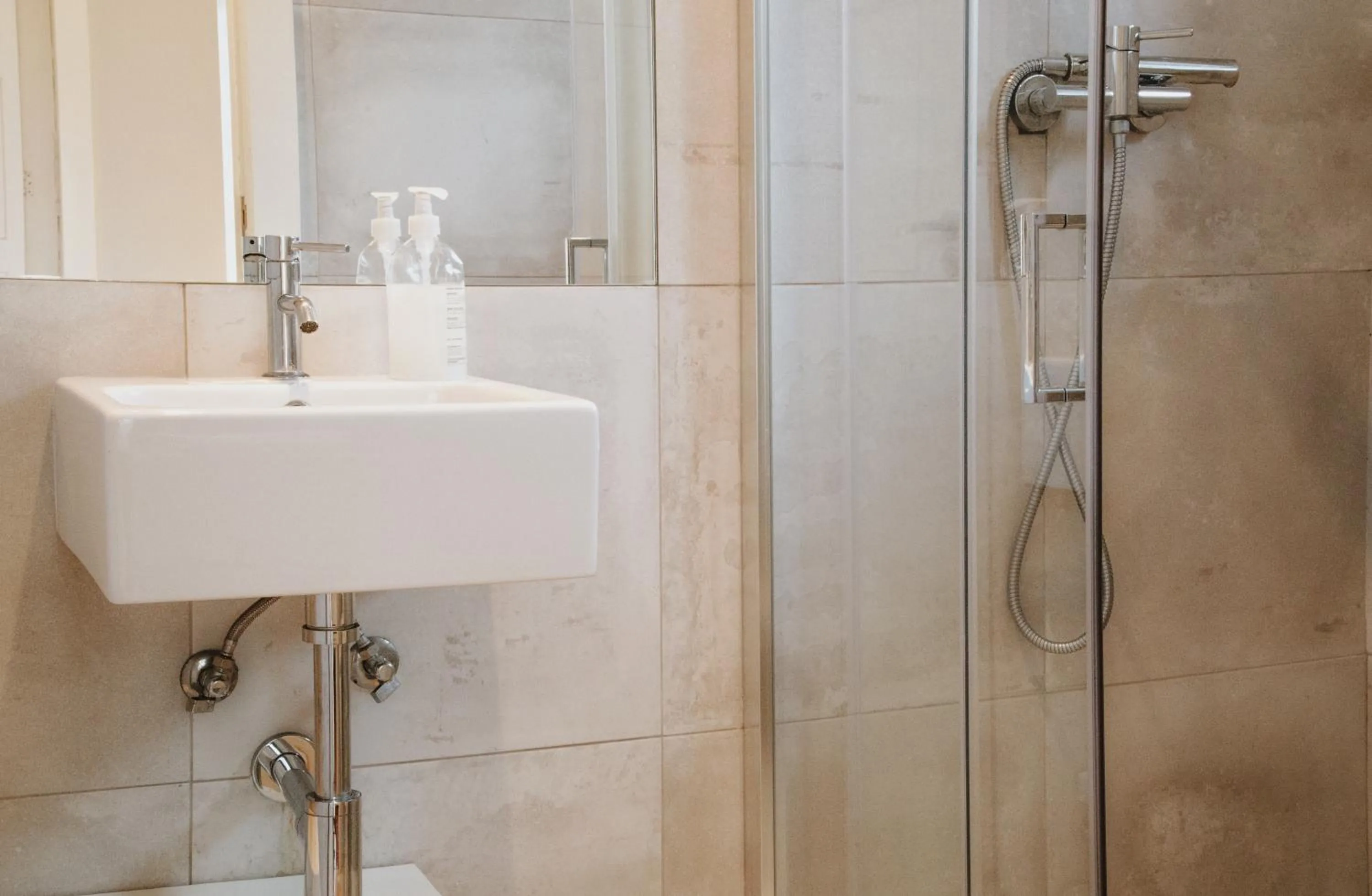 Shower in Porto Spot Hostel