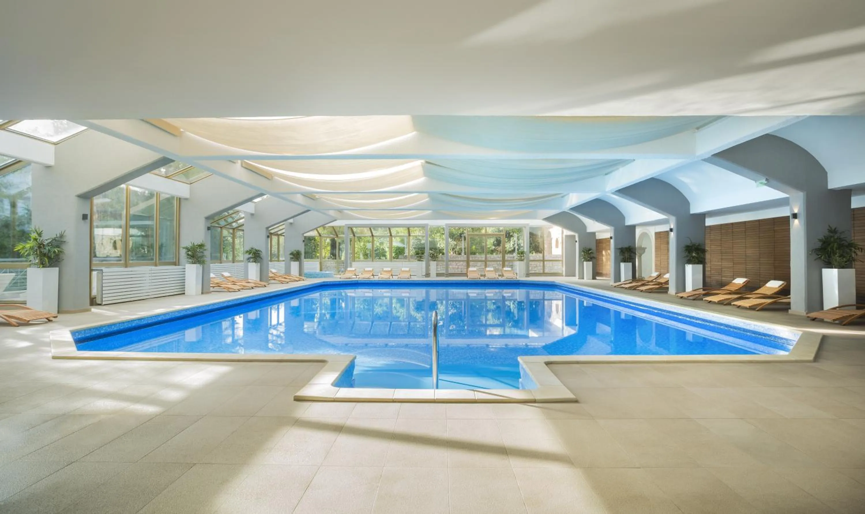 Swimming pool in Hotel Excelsior - by Liburnia Hotels & Villas