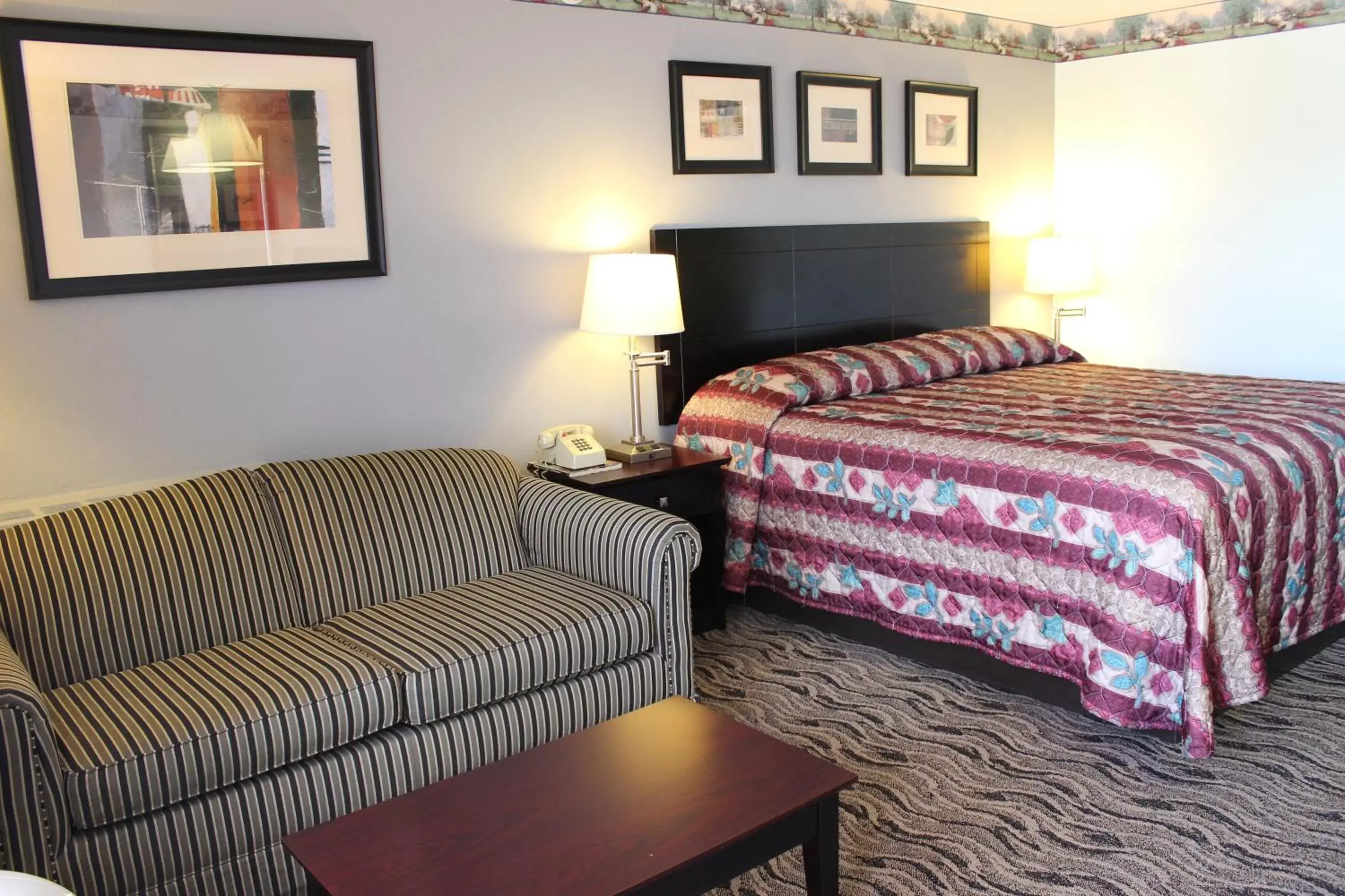 King Suite in Safari Inn King Suite in Safari Inn