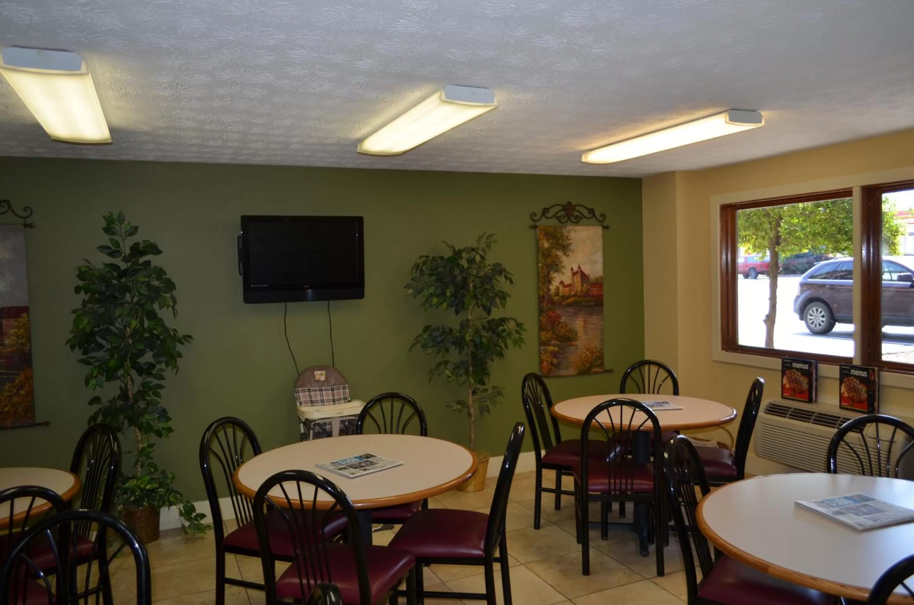 Restaurant/places to eat in Baymont by Wyndham Pigeon Forge near Island Drive