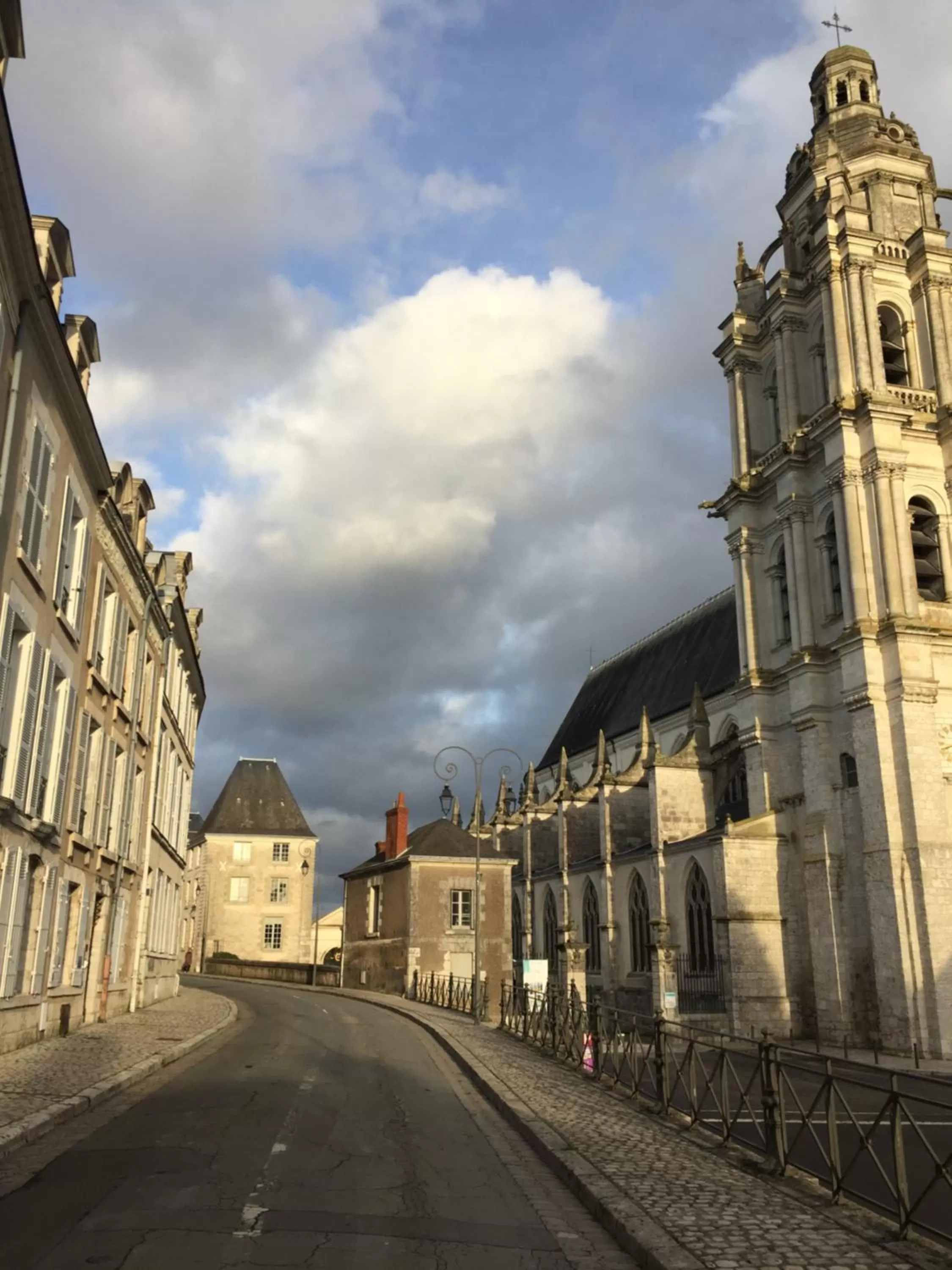 Neighbourhood in Au 16 Place Saint Louis