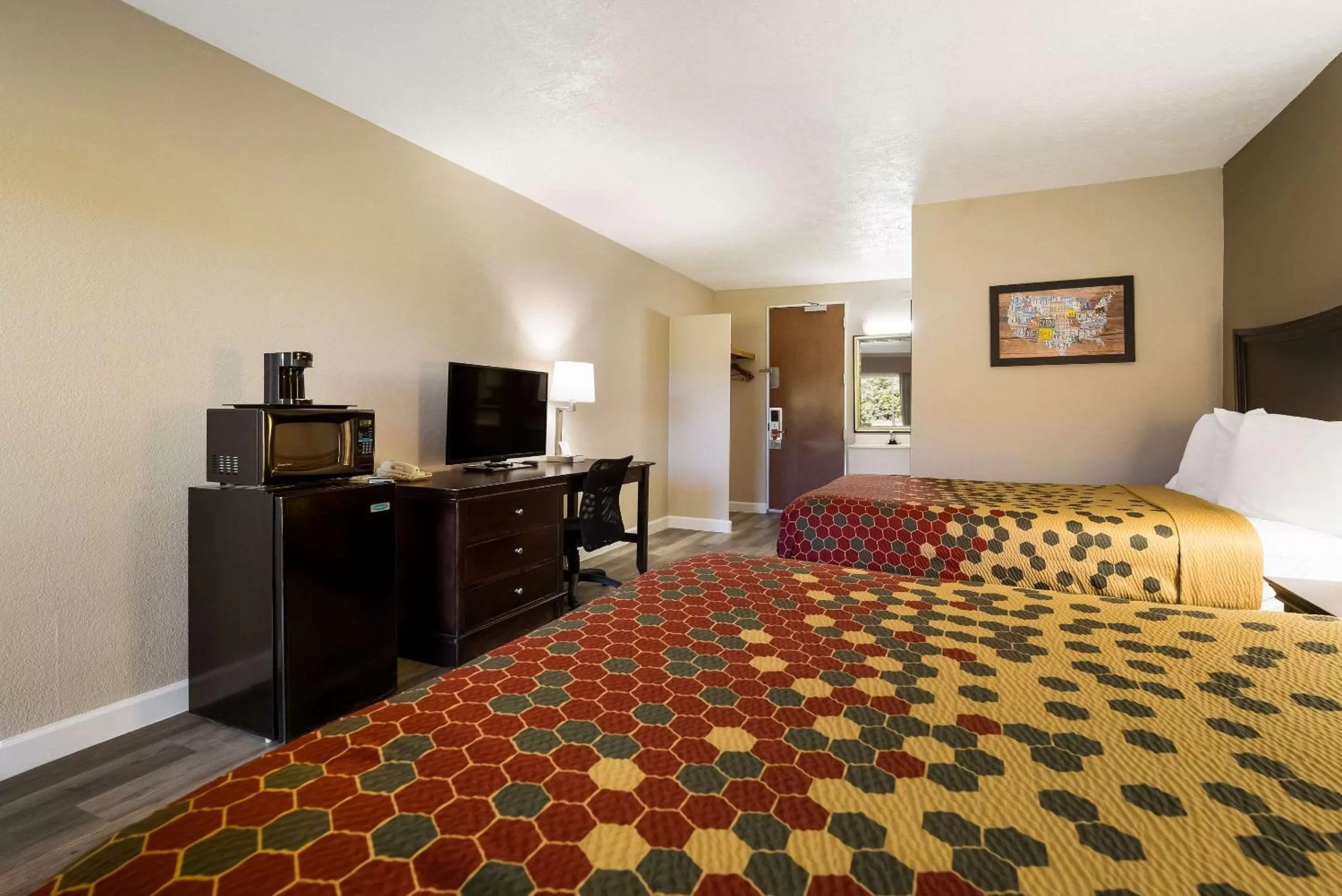 Bedroom, Bed in Perry Inn & Suites By Capital O National Fairground GA I 75
