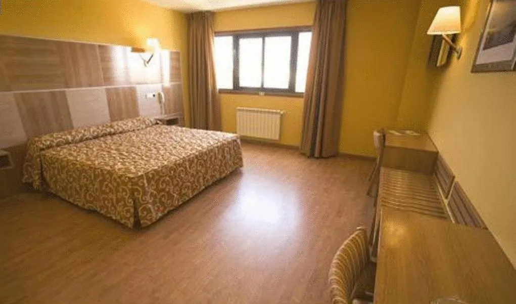 Photo of the whole room, Bed in La Cañada