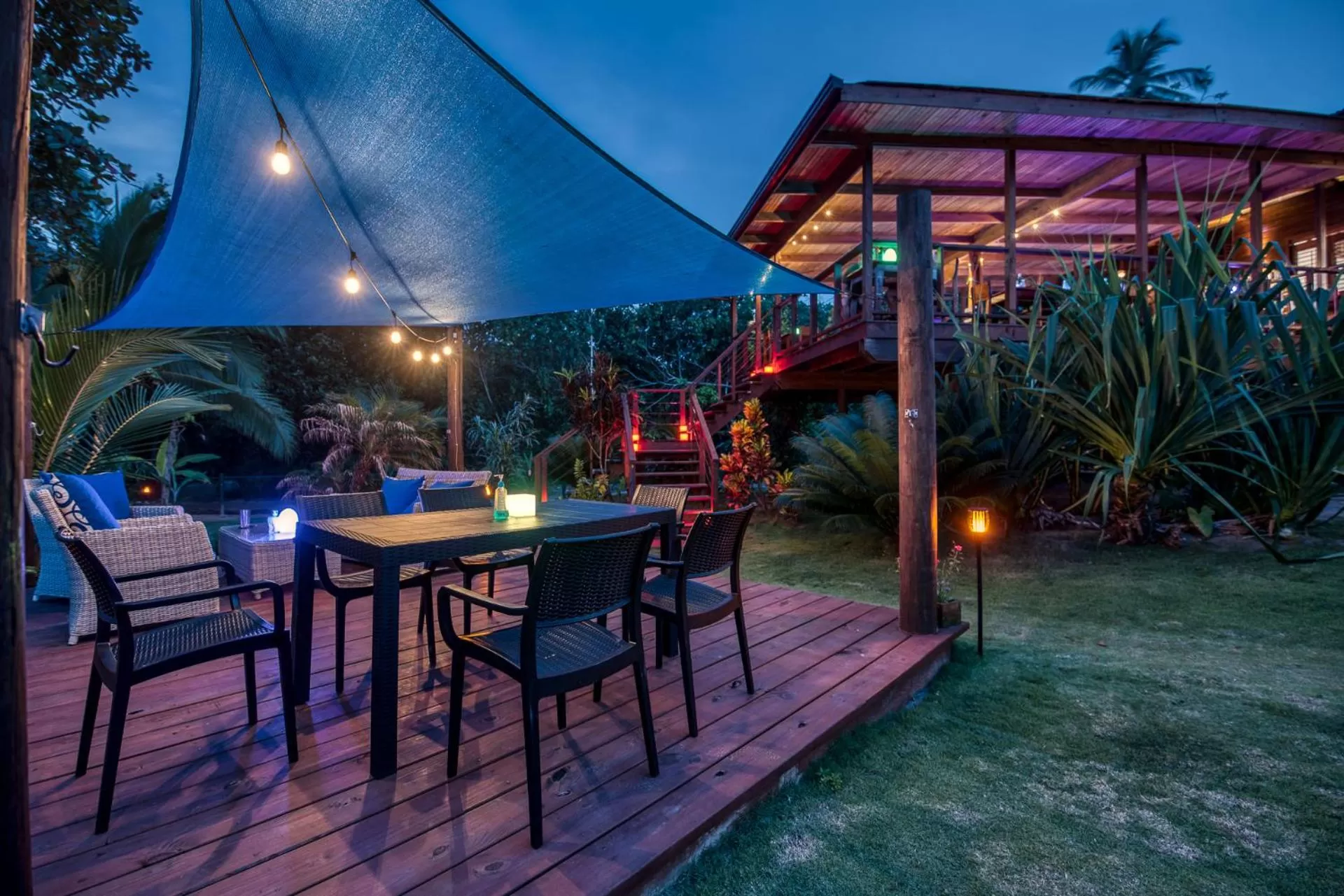 Patio, Restaurant/Places to Eat in Oasis Bluff Beach