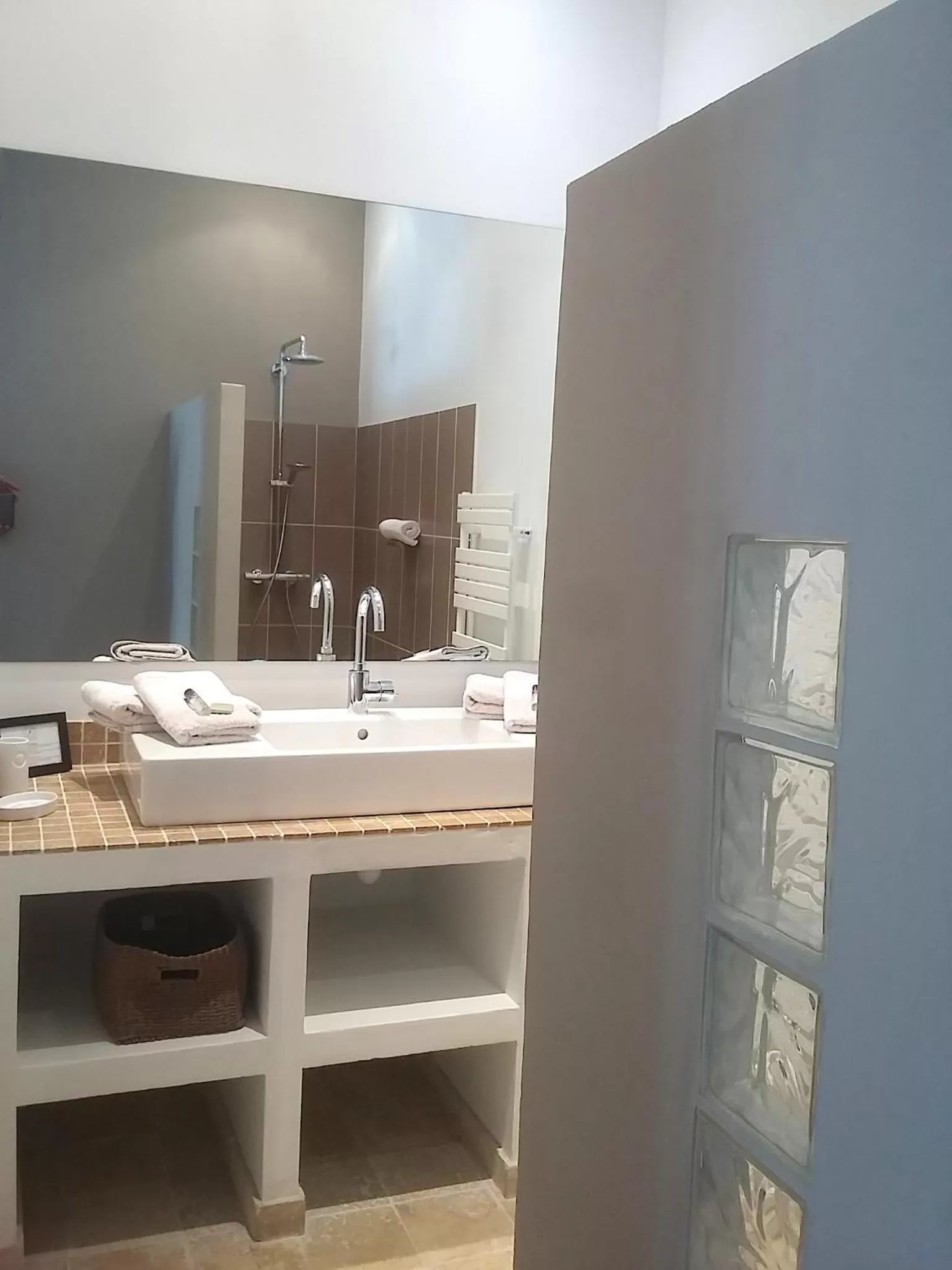 Shower in La Fréjade