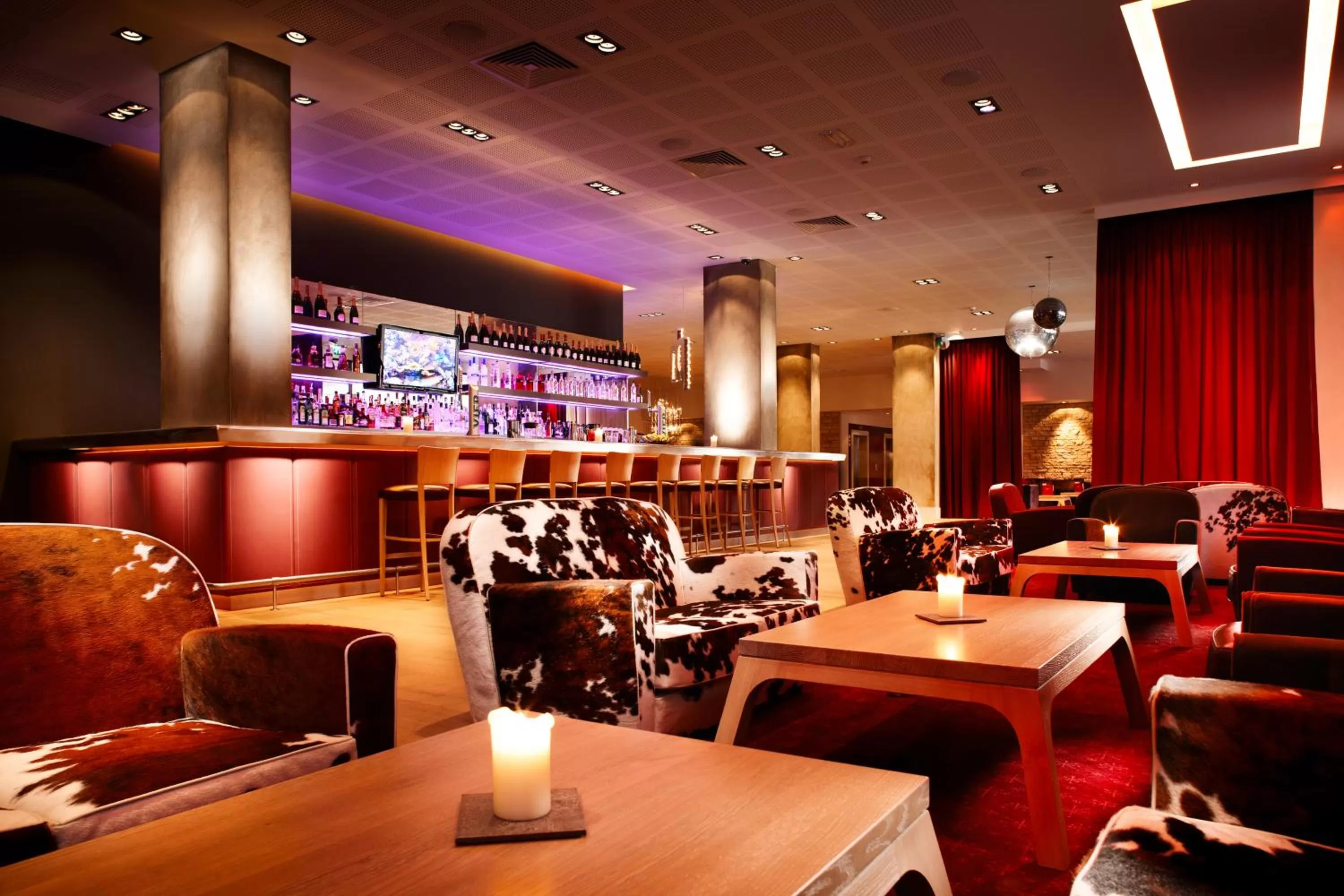 Lounge or bar in pentahotel Reading