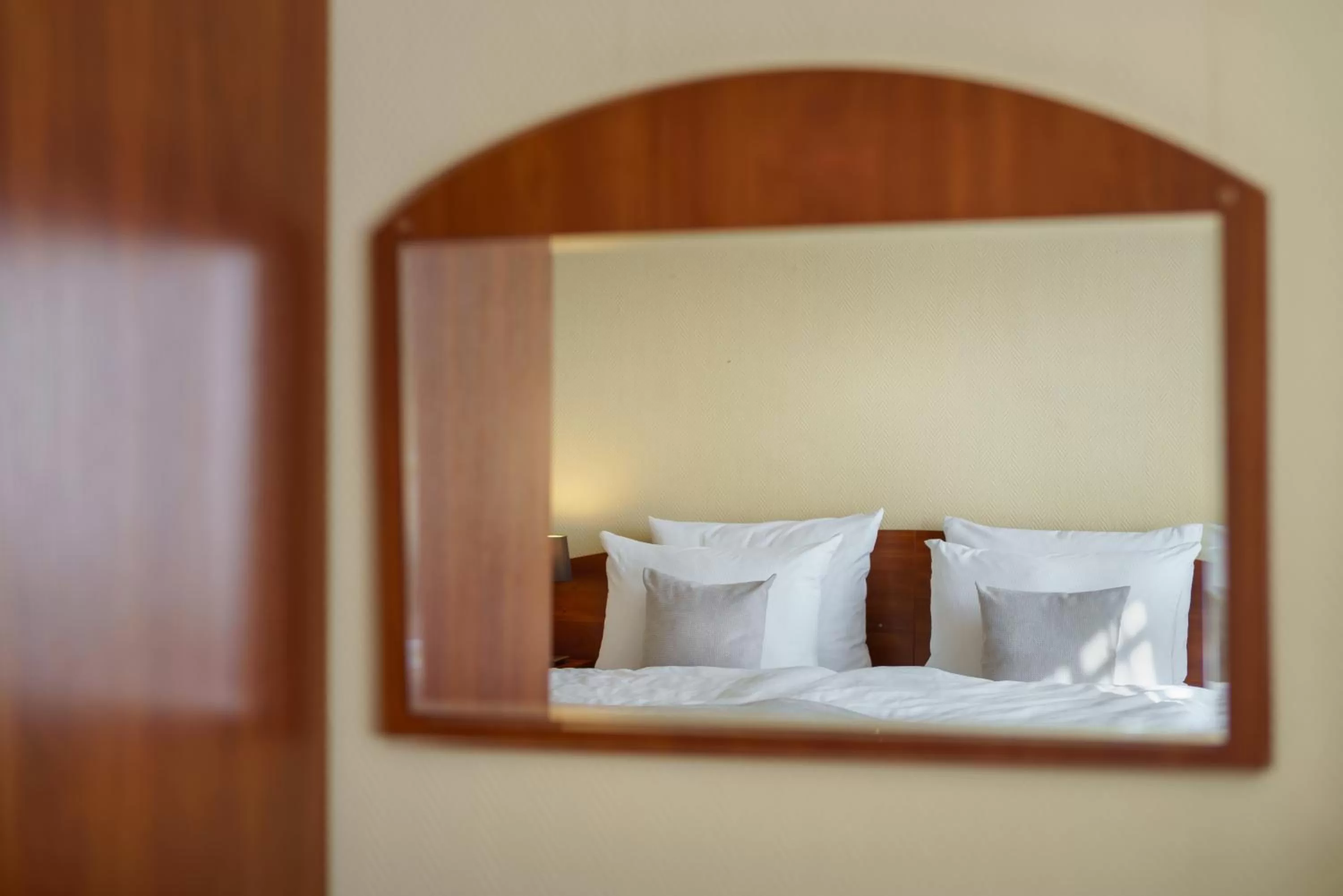 Bedroom, Bed in Hotel Kronprinz Hamburg Hauptbahnhof