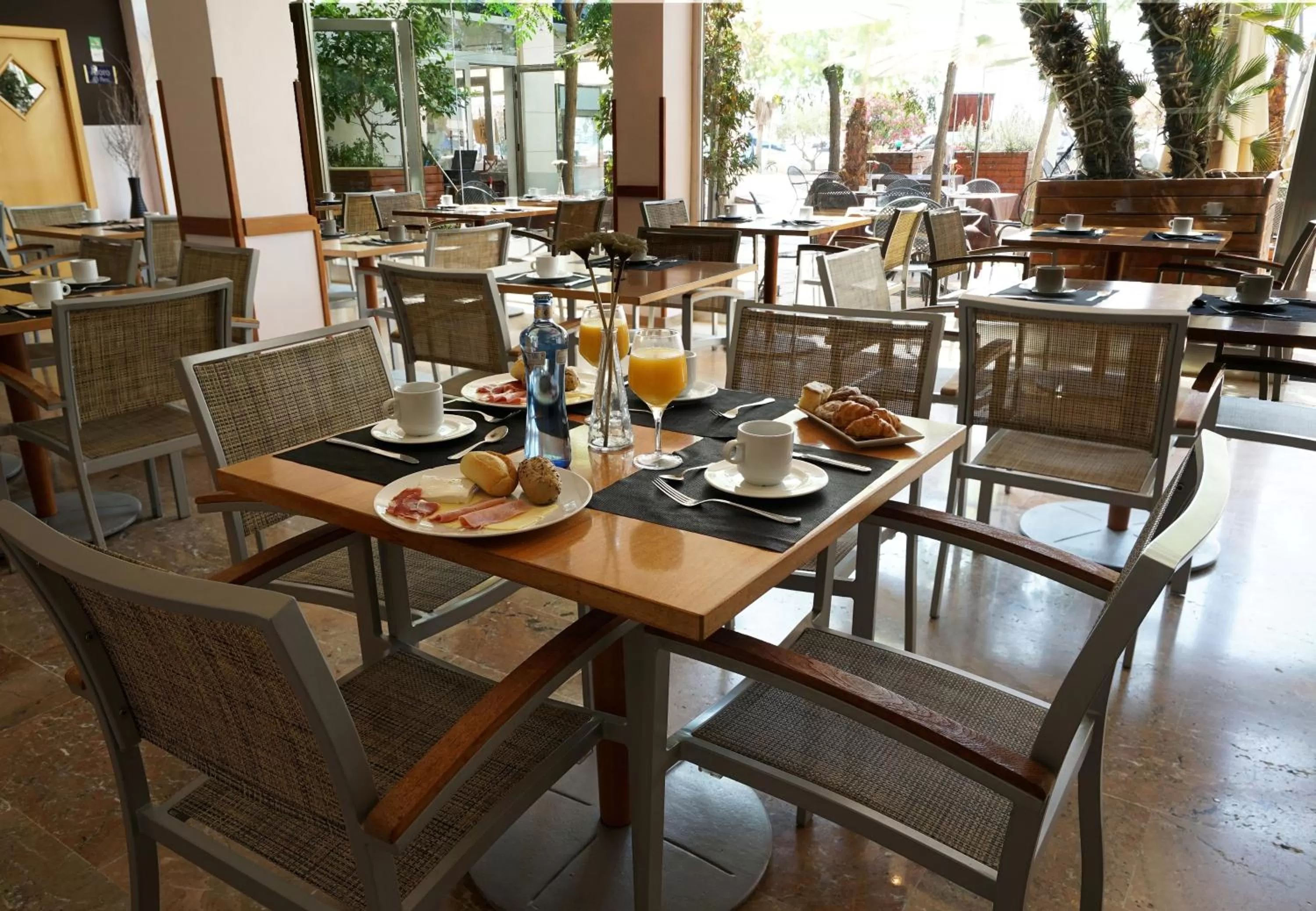 Restaurant/places to eat in Hotel Port Sitges