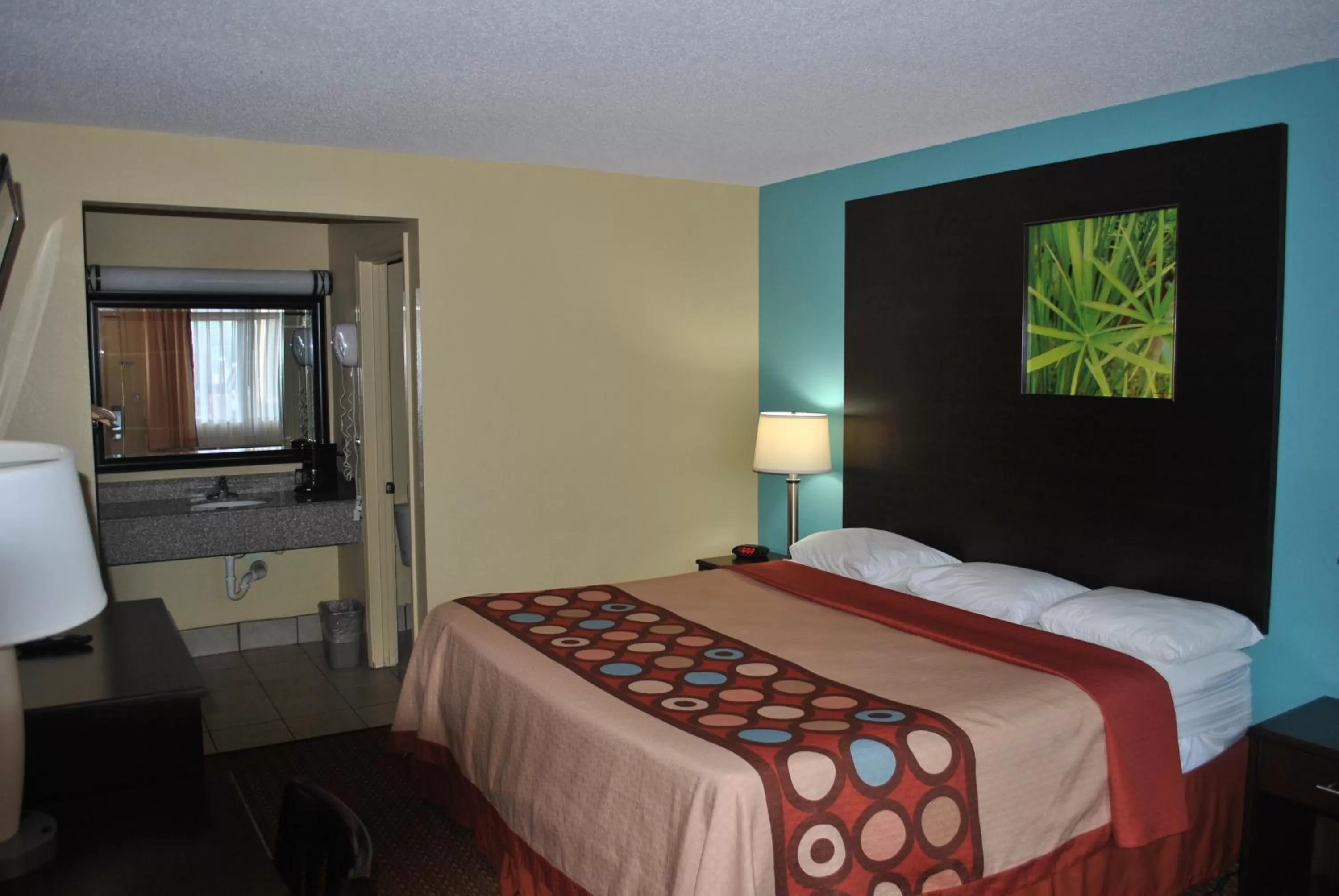 King Room - Disability Access - Non-Smoking in Super 8 by Wyndham Tulsa - Route 66