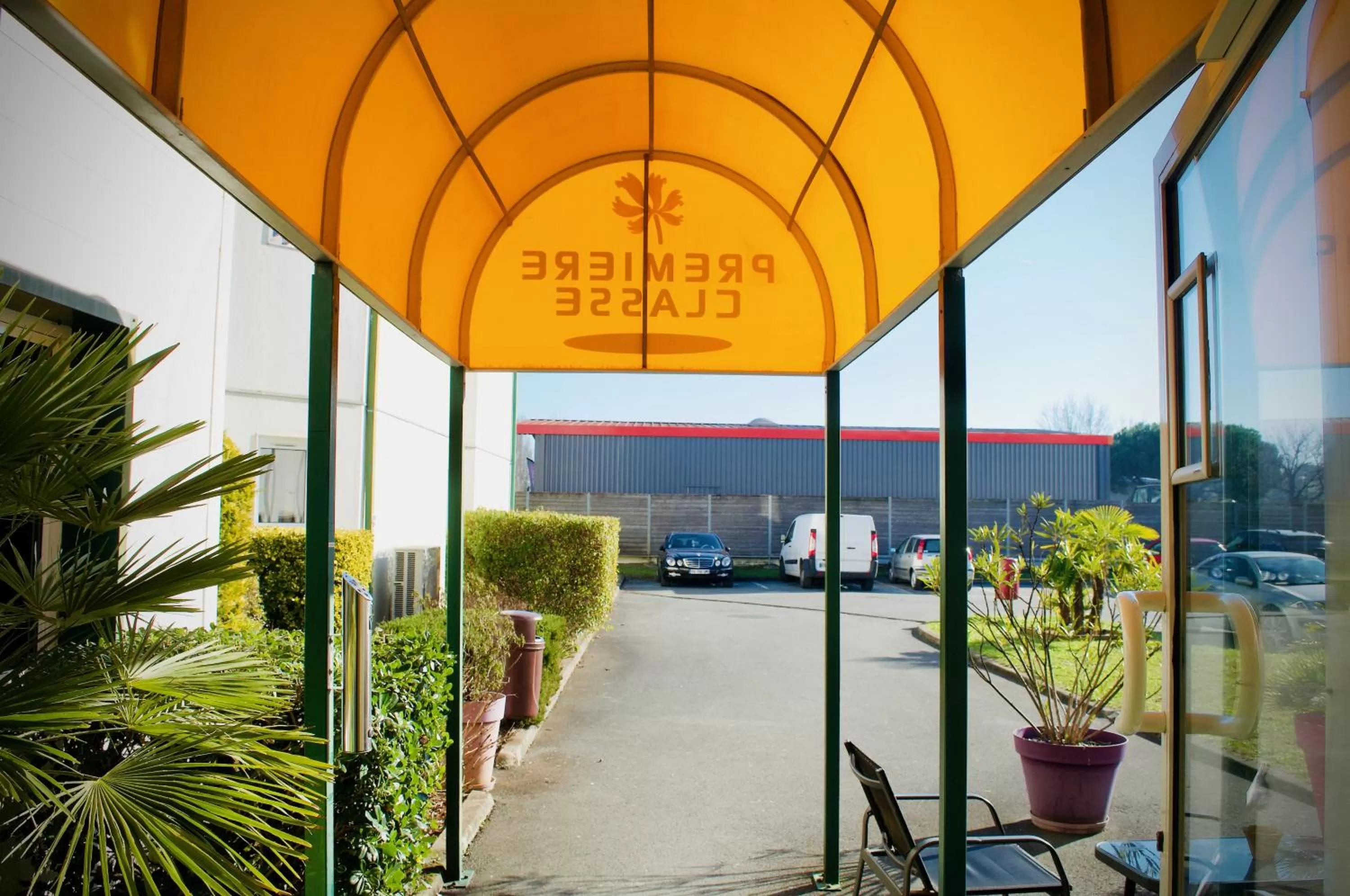 Facade/entrance in Premiere Classe Bordeaux Sud Pessac Bersol