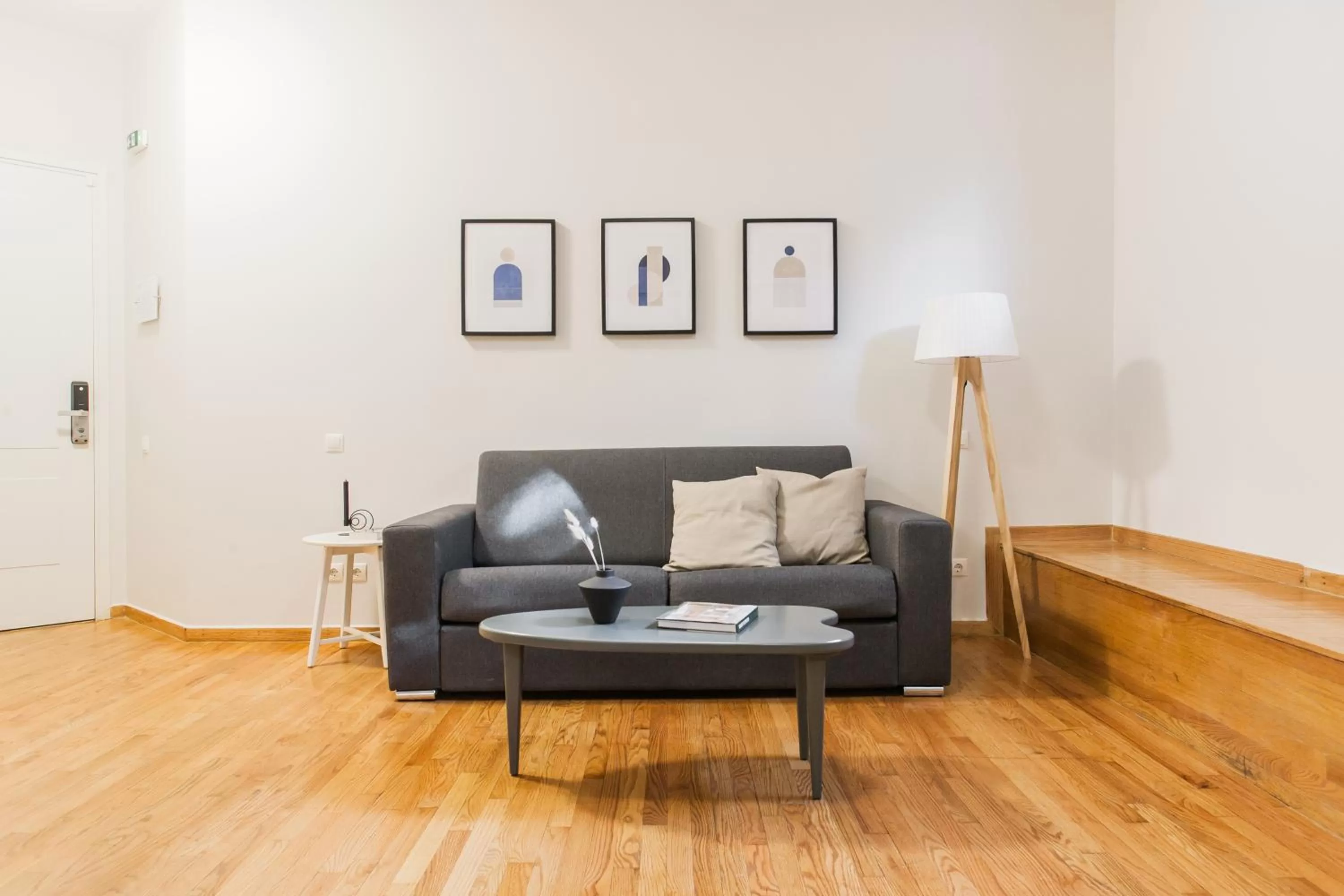 Living room, Seating Area in ZOIA The Hill by UPSTREET