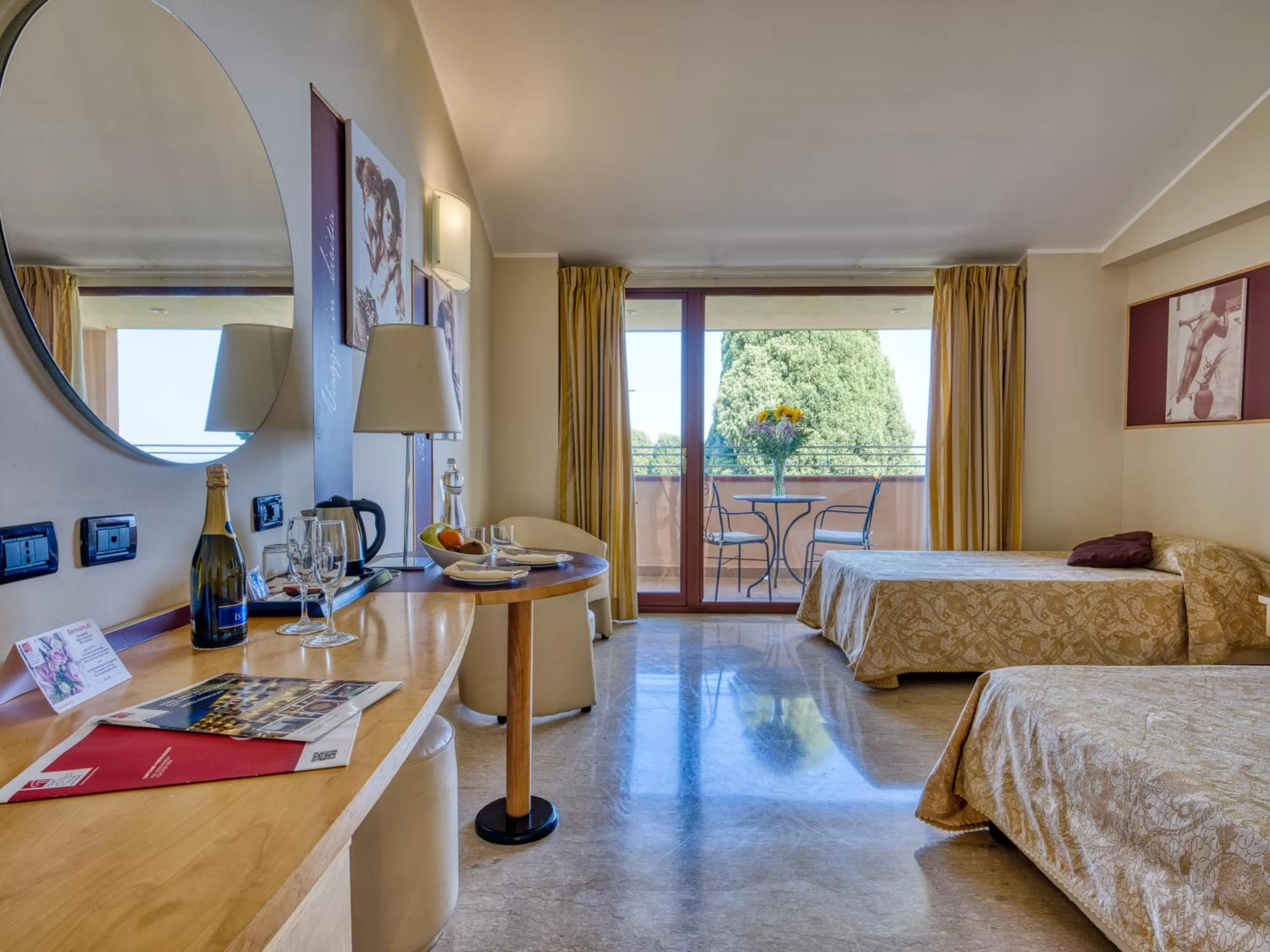 Bedroom, Bed in Hotel Ariston and Palazzo Santa Caterina