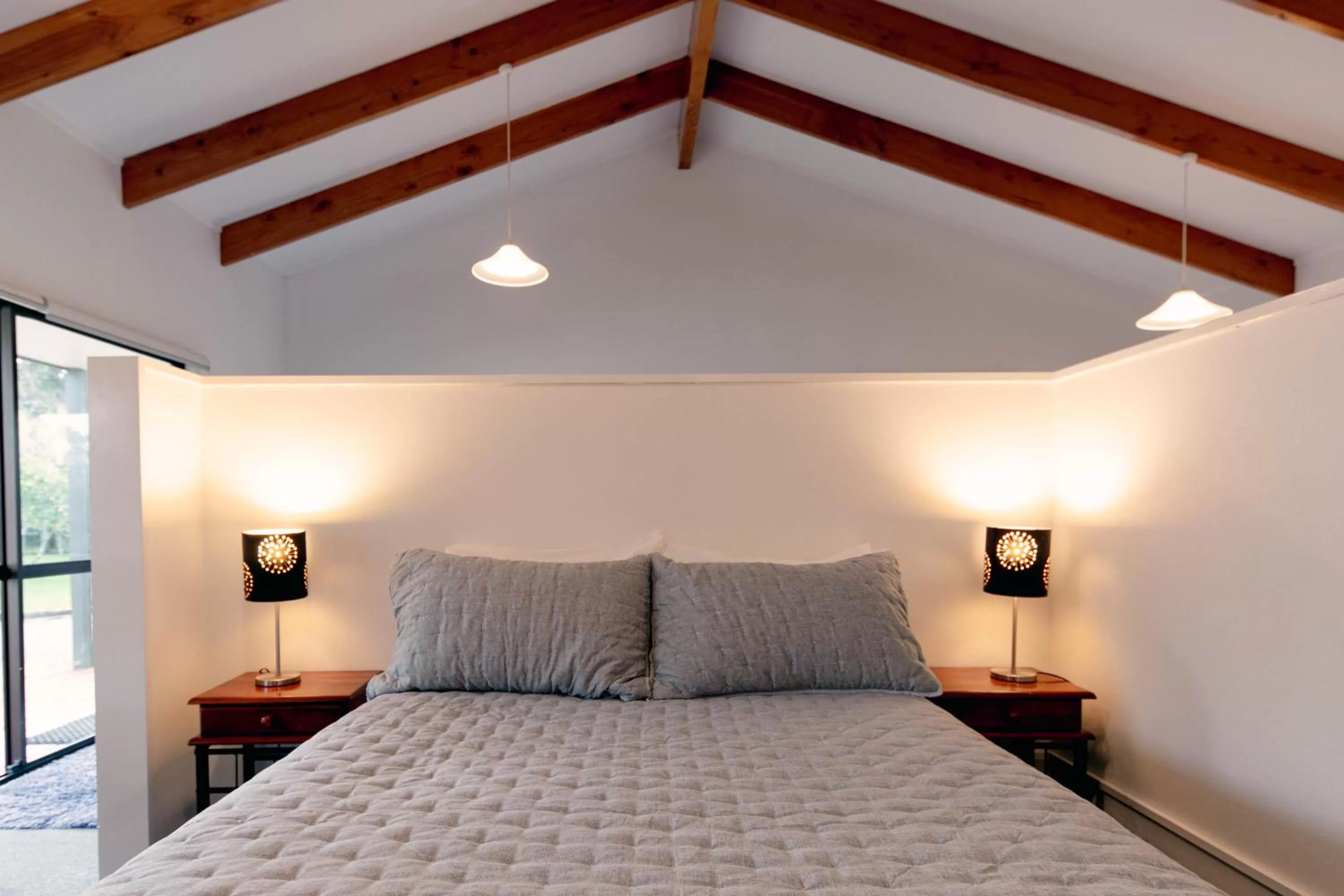 Bed in Aotearoa Lodge