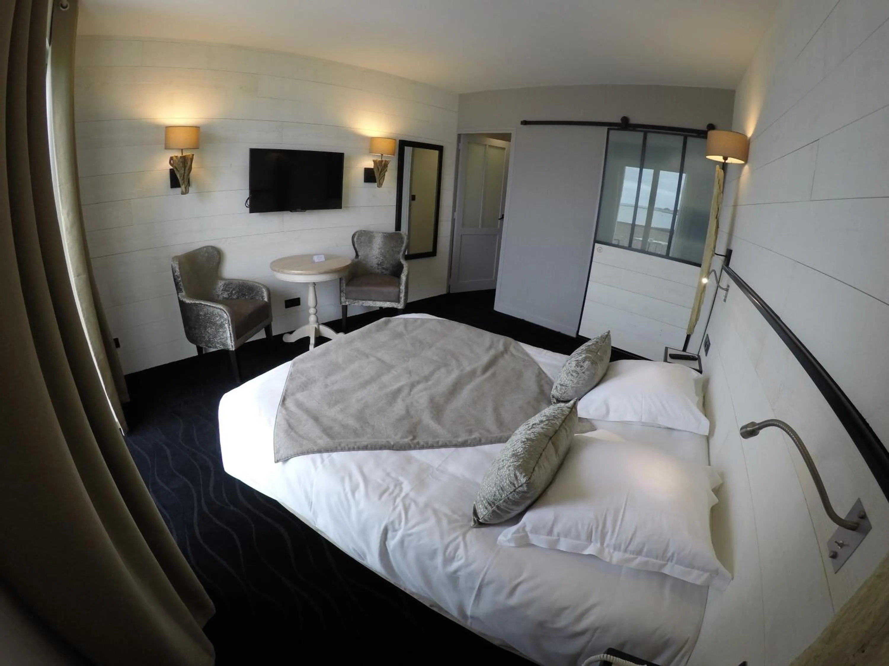 Family Suite with Sea View in Hôtel Les Brises