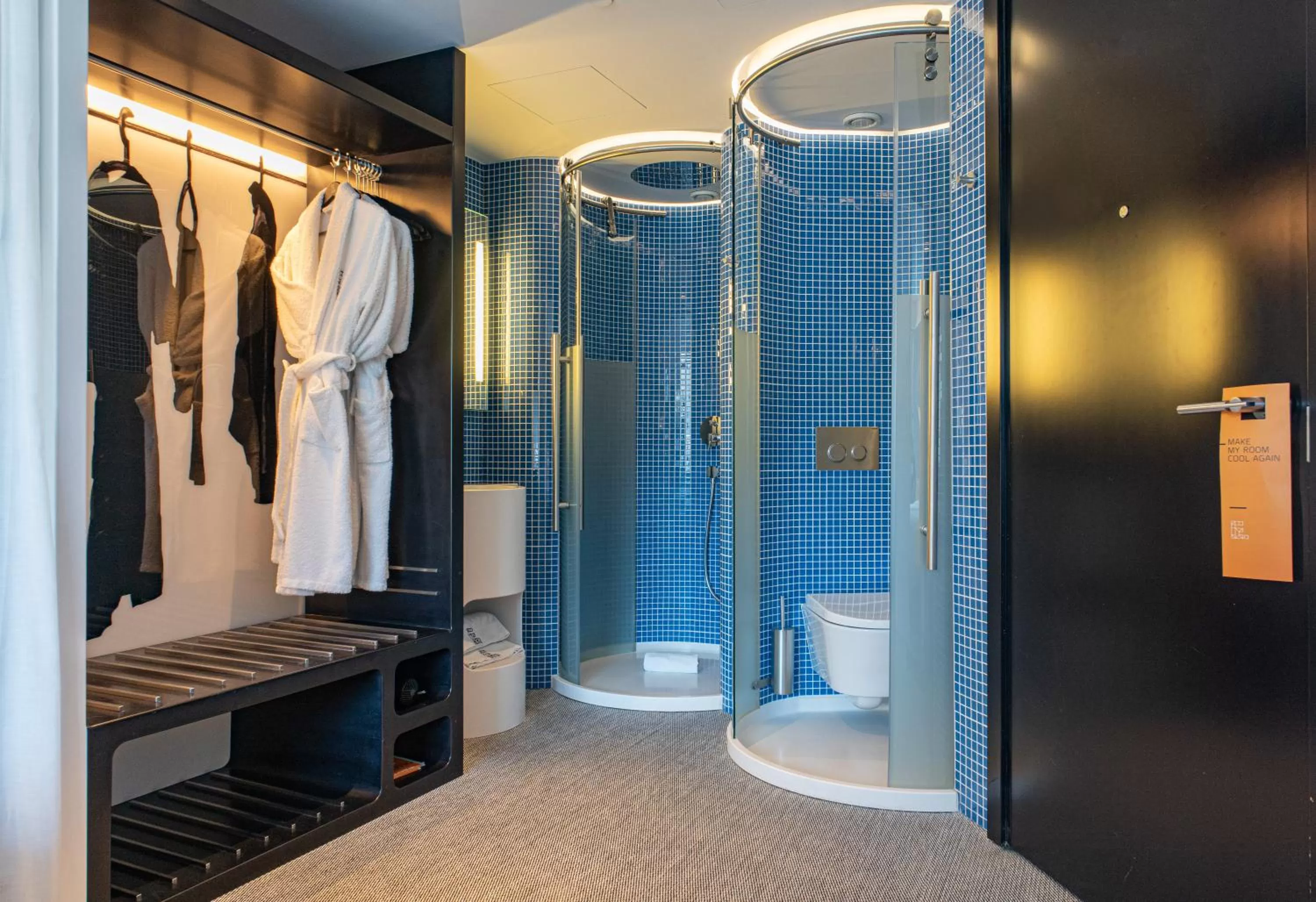 Toilet in EVOLUTION Lisboa Hotel