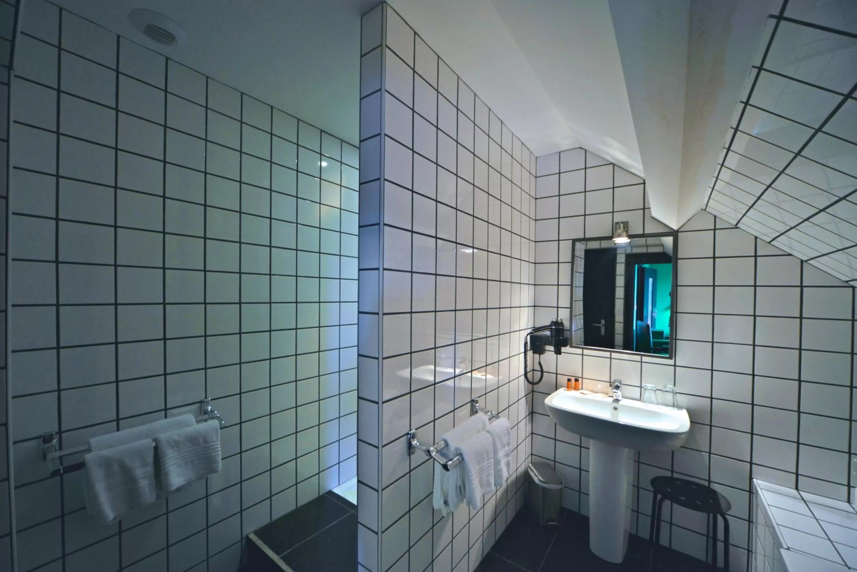 Shower in Logis - Hotel Restaurant La Mire