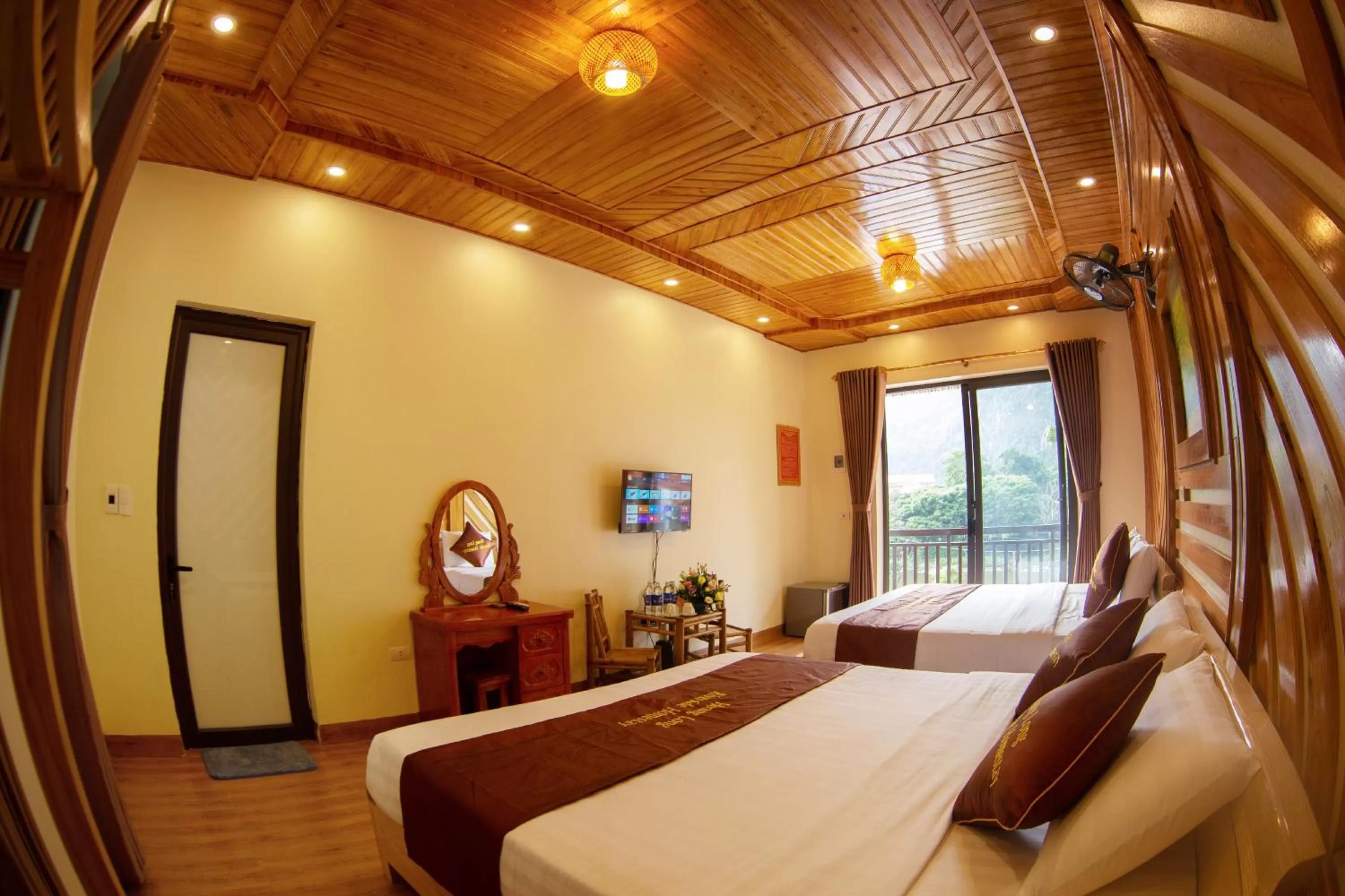 HoangLong Riverside Homestay