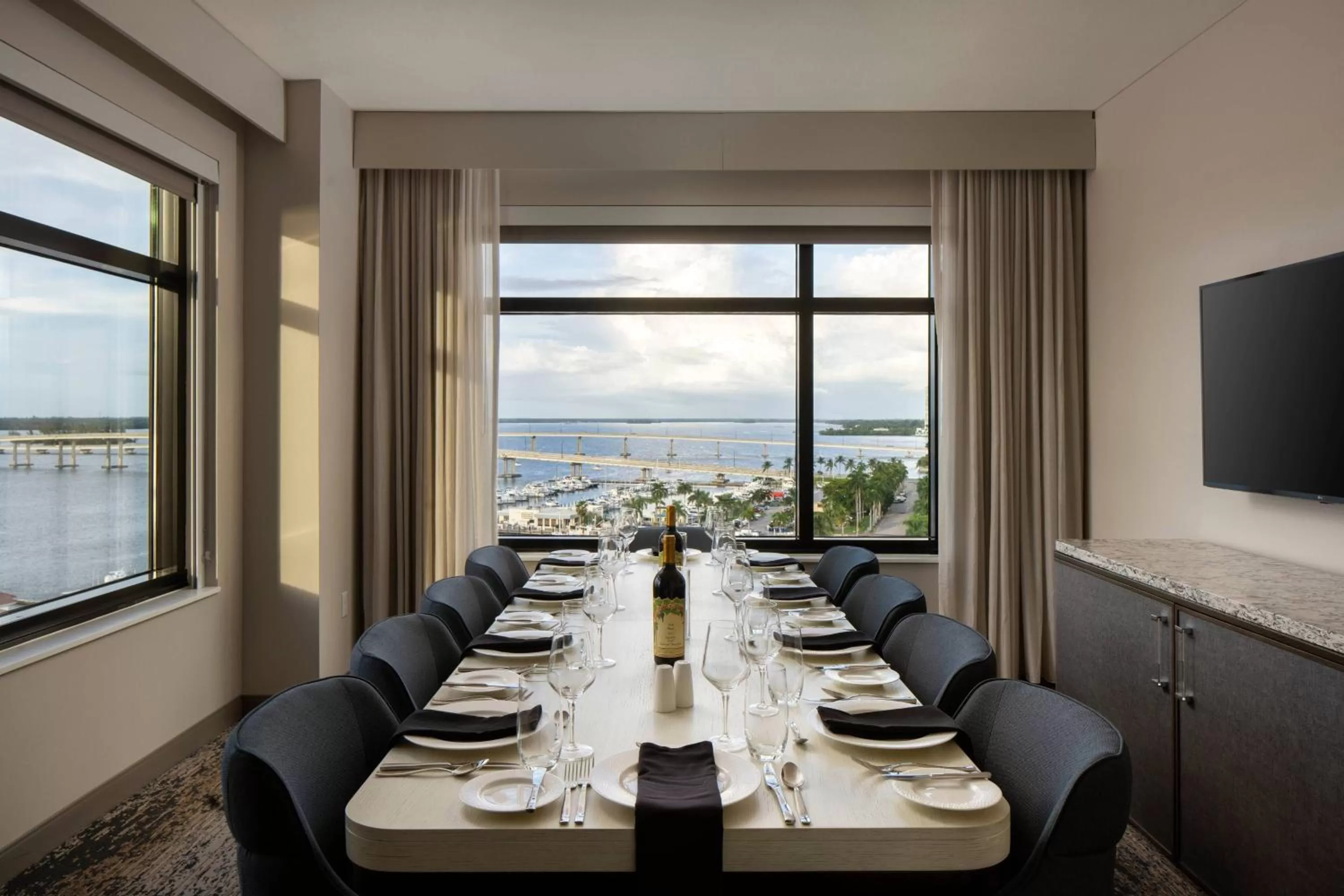 Bedroom in Luminary Hotel & Co., Autograph Collection