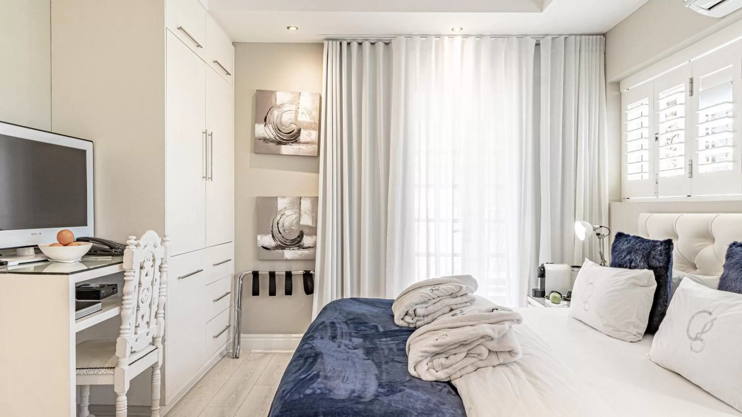 Photo of the whole room, Bed in The Glen Boutique Hotel & Spa