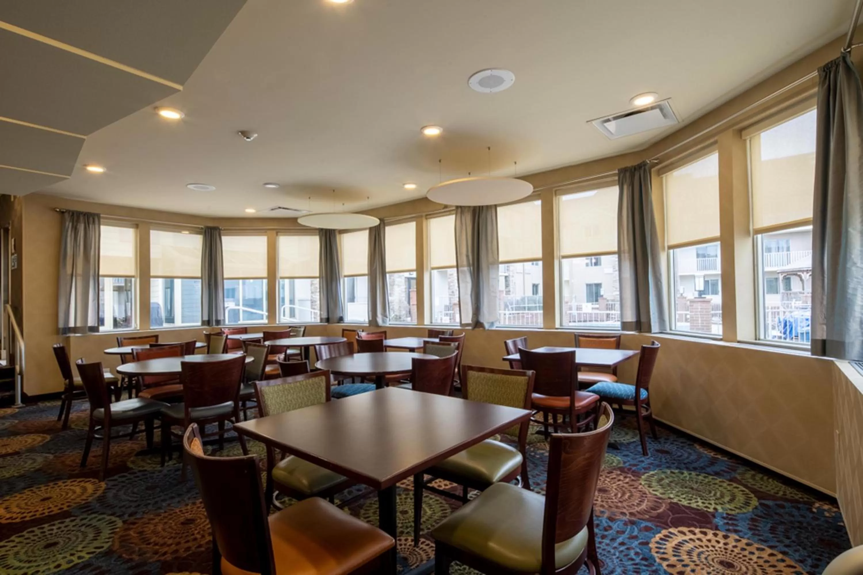 Breakfast in Holiday Inn Express Hotel & Suites Pittsburgh Airport by IHG
