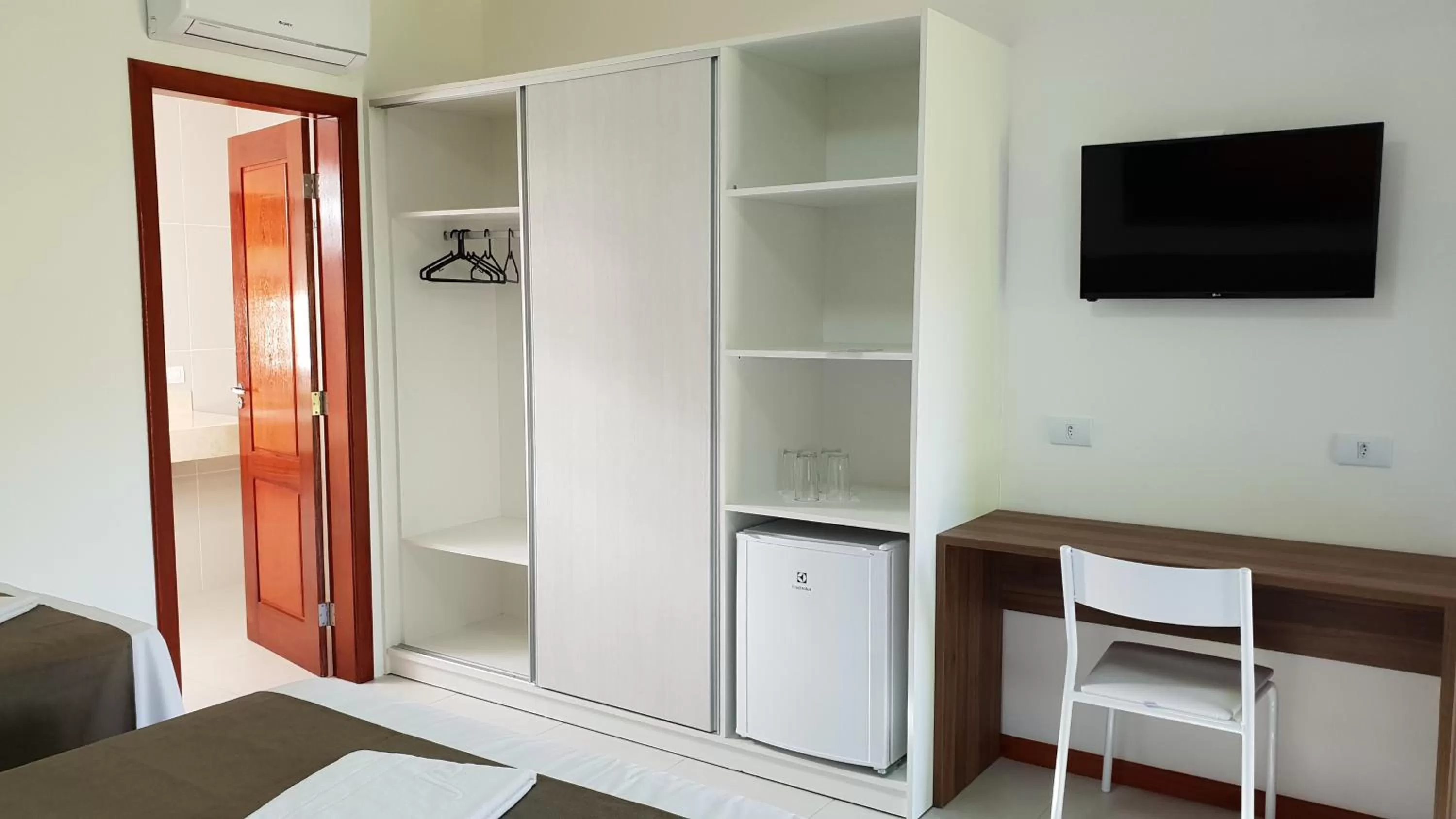 TV/Entertainment Center in Hotel Pousada Salvador Paradise