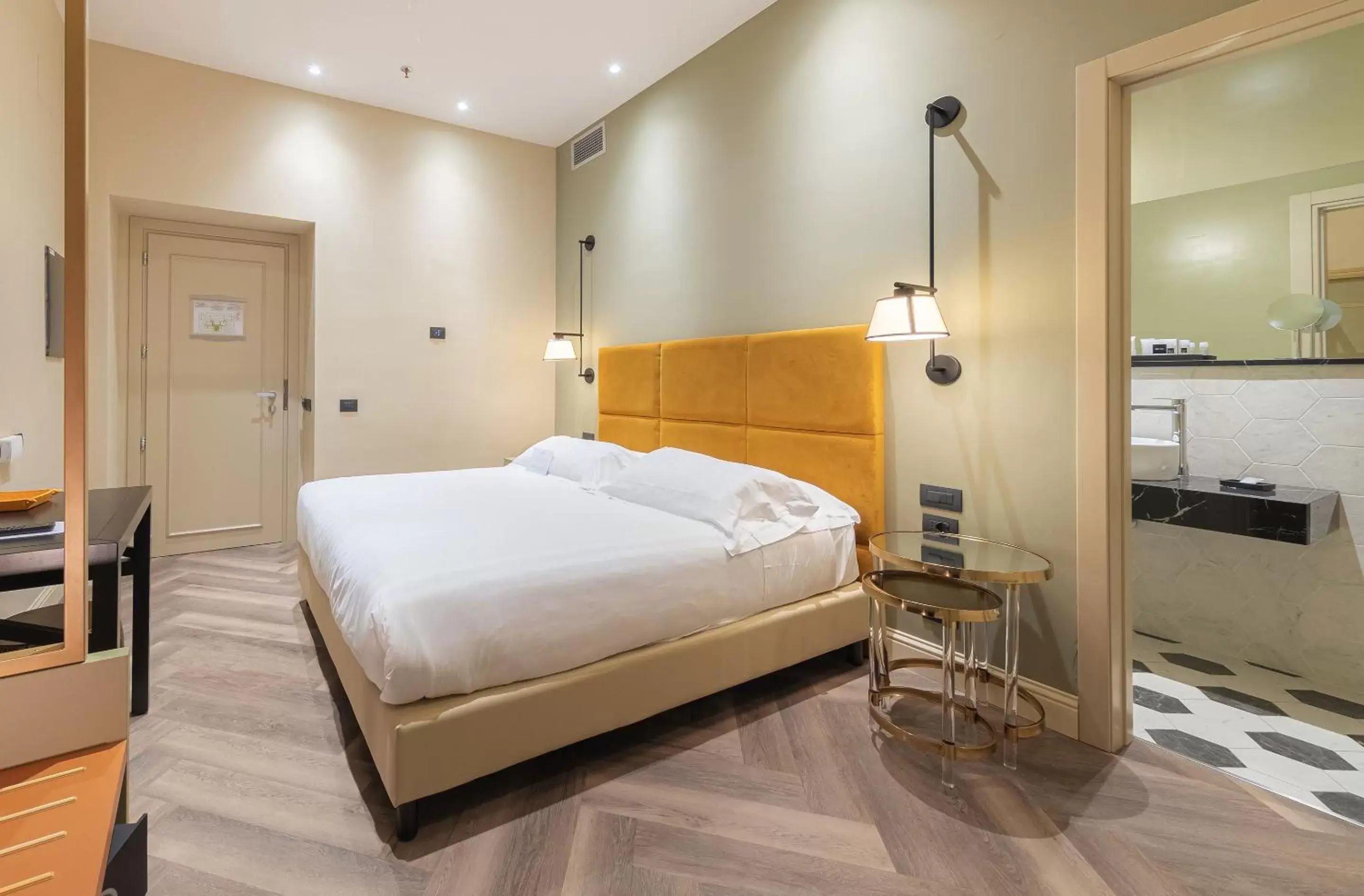 Standard Double Room in Hotel Astoria Standard Double Room in Hotel Astoria