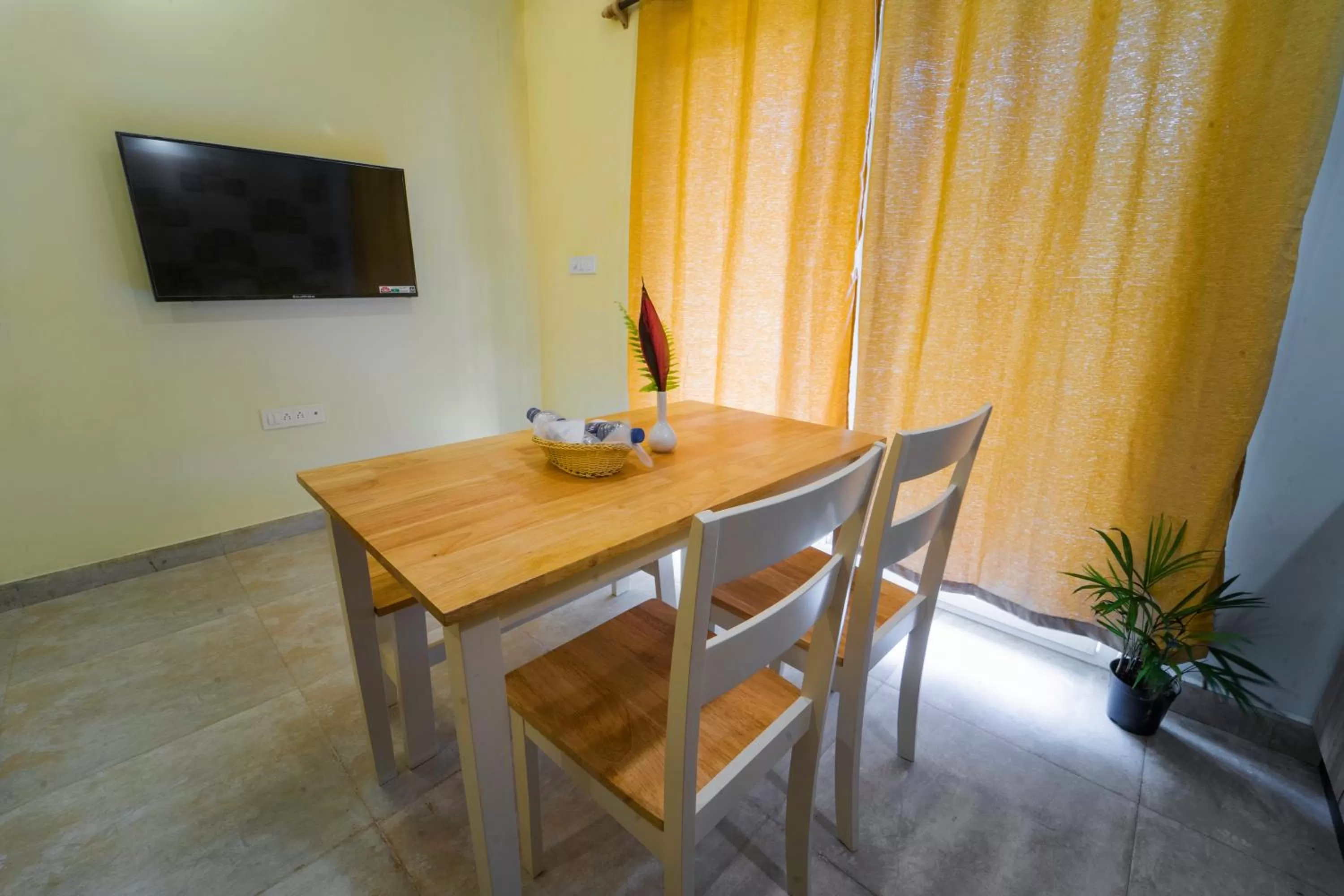 TV and multimedia, TV/Entertainment Center in Mariners Bay Suites