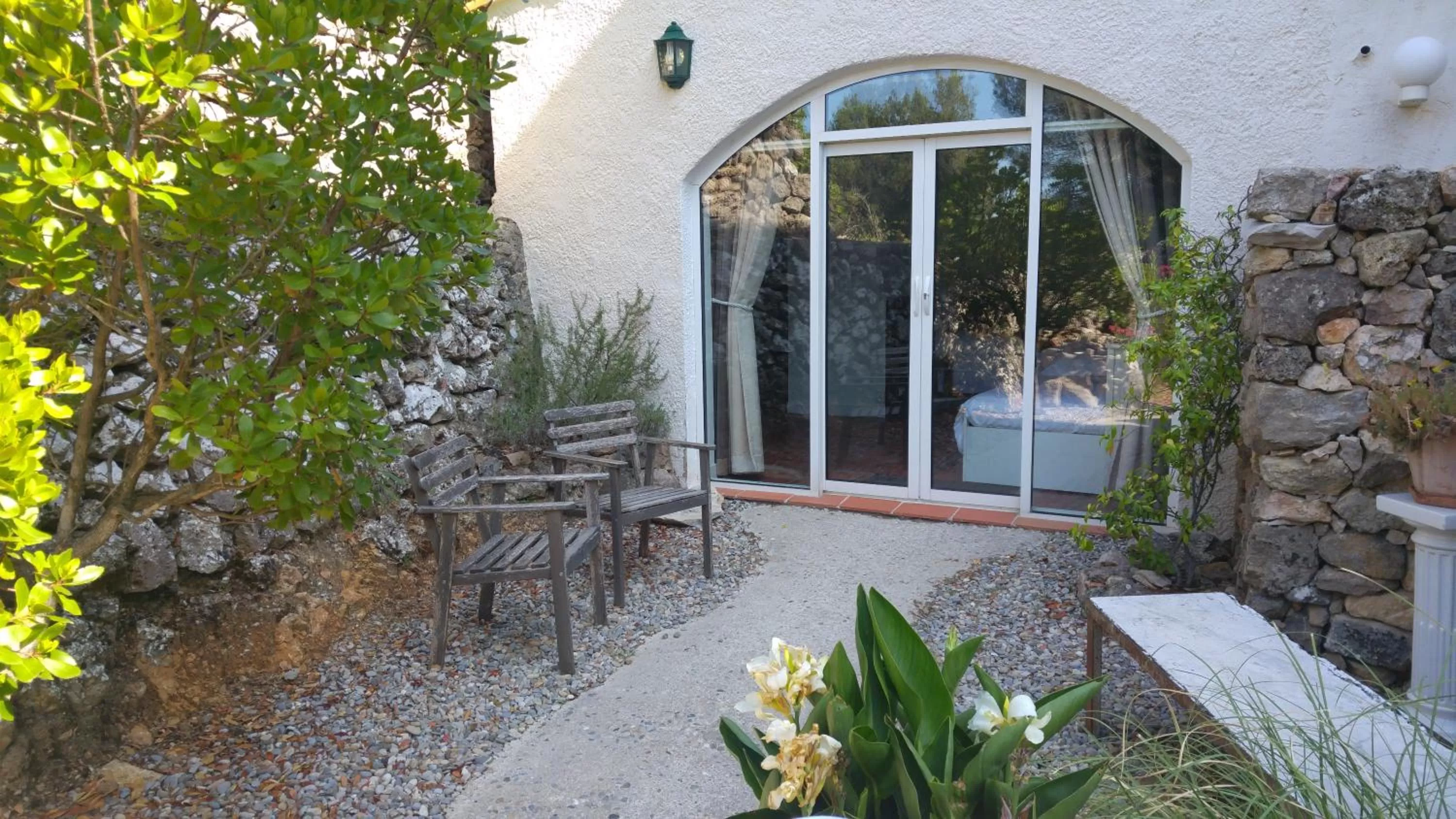 Facade/entrance in Le Moulin de Varrians