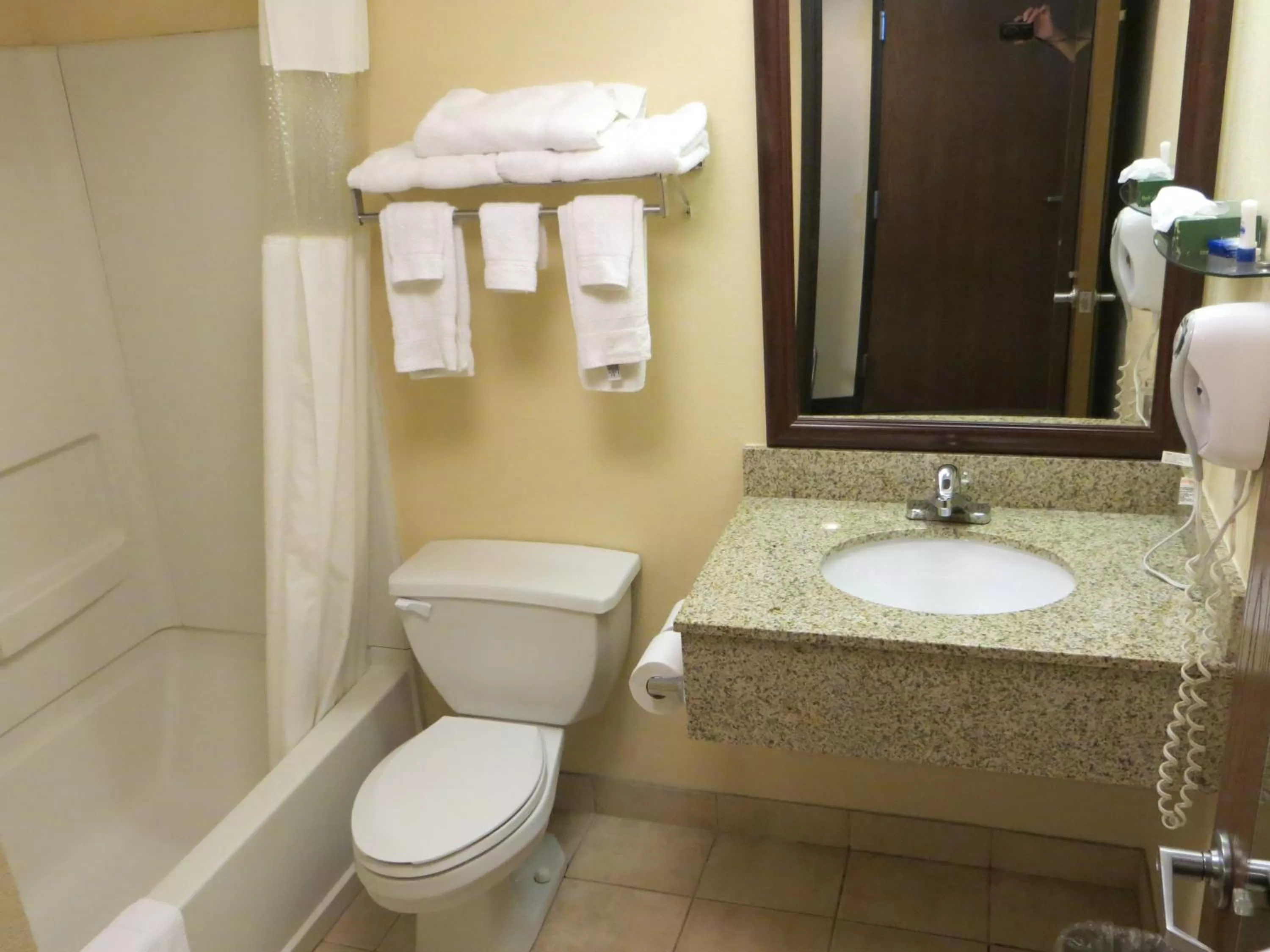 Shower in Quality Inn Winder