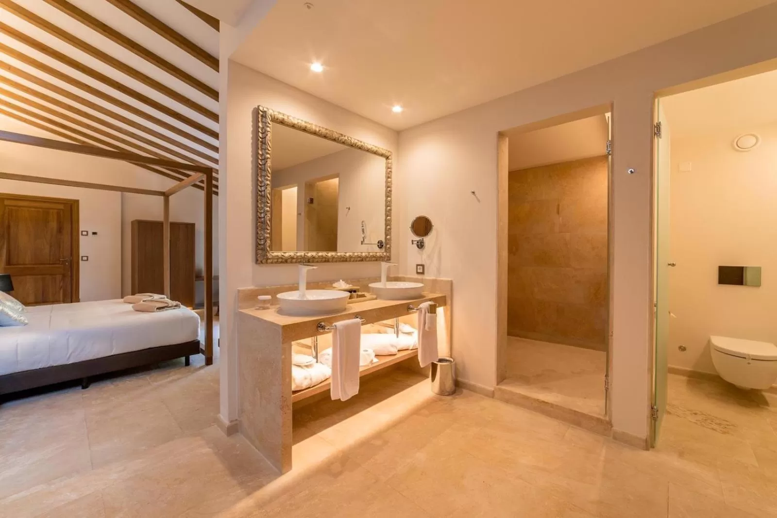 Bathroom, Bed in Hotel Creu de Tau Art&Spa-Adults only