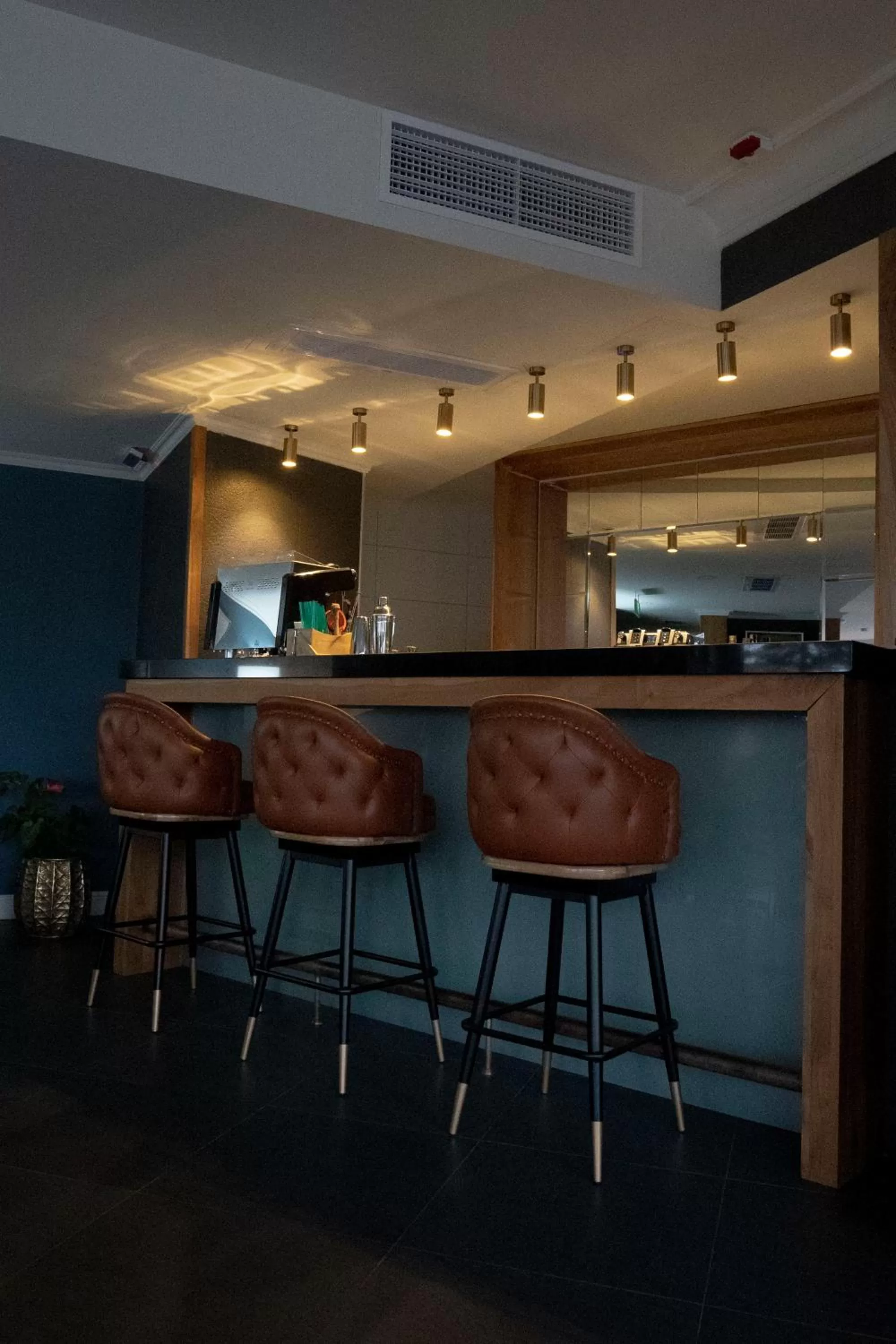 Restaurant/places to eat in Grand Opera Hotel