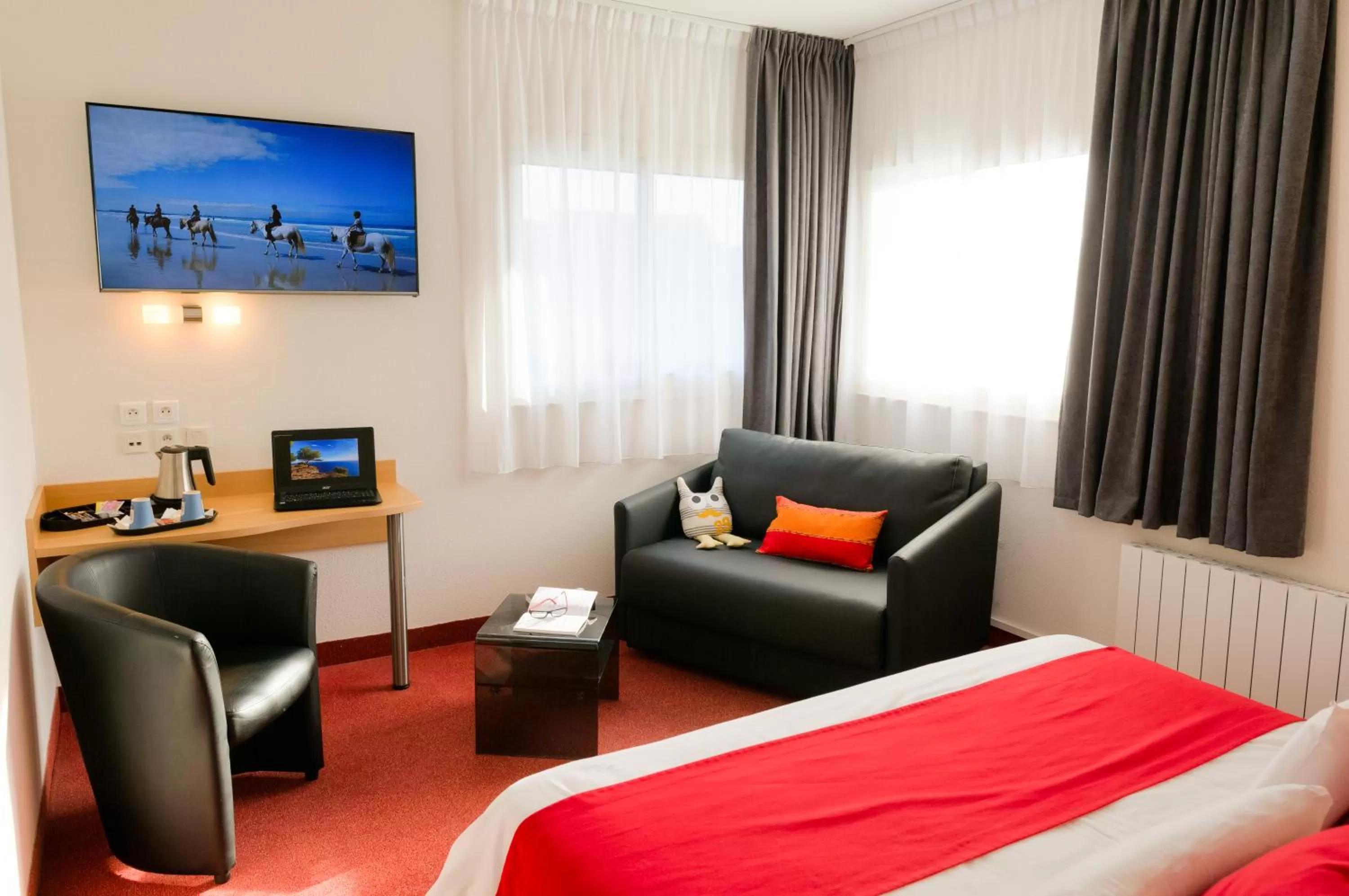 TV and multimedia, Bed in Kyriad Quimper - Pont-l'Abbé