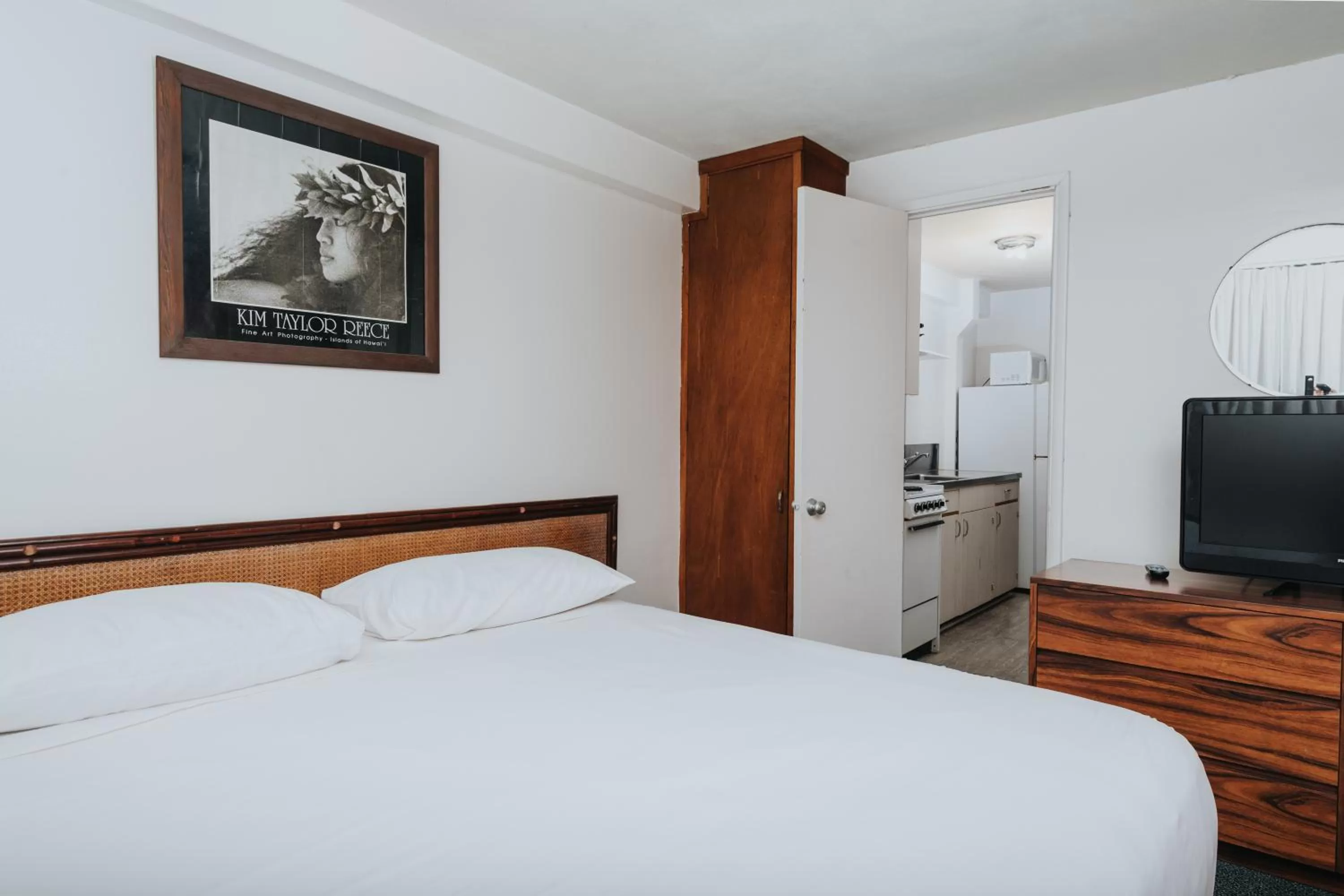 Bed in Royal Grove Waikiki