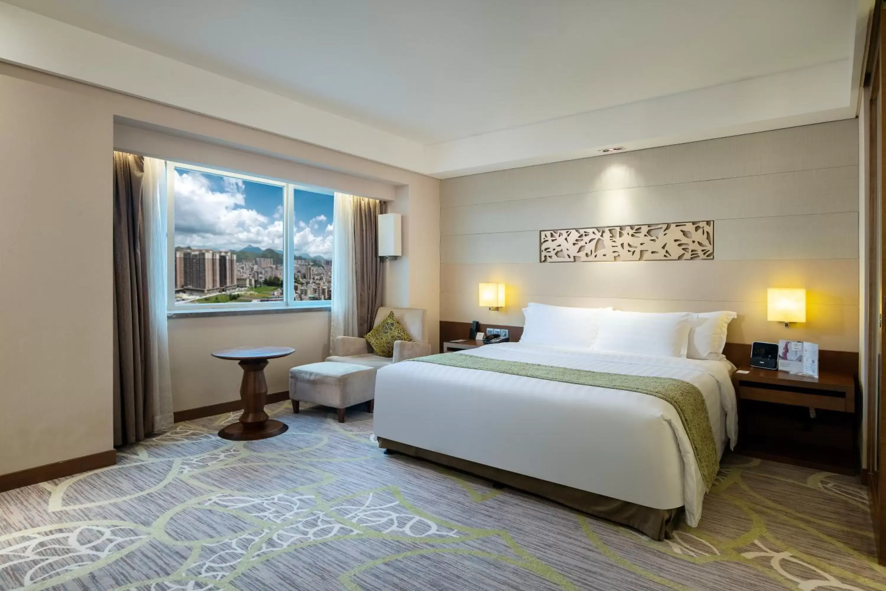 Junior King Suite with City View - Lounge Access in Crowne Plaza Guangzhou City Centre by IHG Junior King Suite with City View - Lounge Access in Crowne Plaza Guangzhou City Centre by IHG