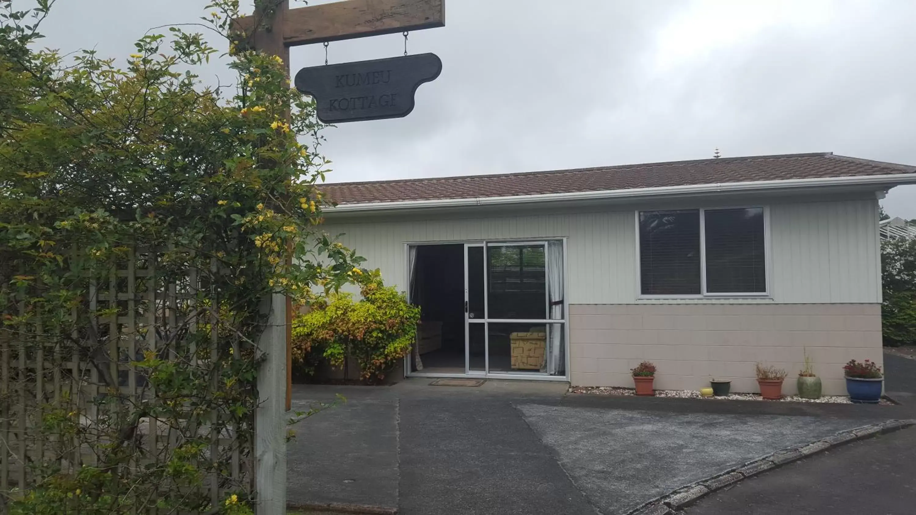 Two-Bedroom House in Kumeu Kottage Two-Bedroom House in Kumeu Kottage